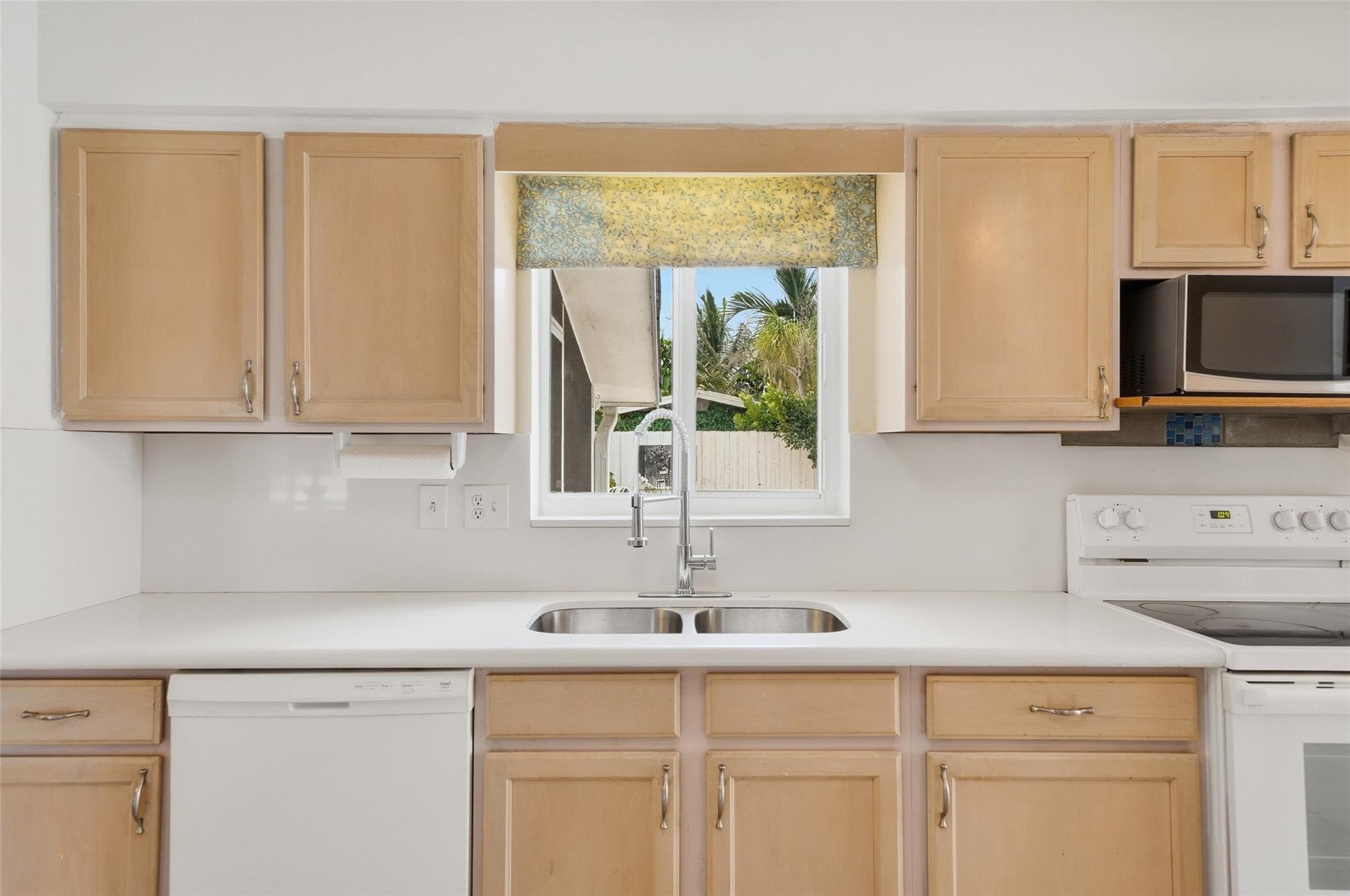5651 NE 16th Avenue, Fort Lauderdale, FL 33334 — photo 9 of 27