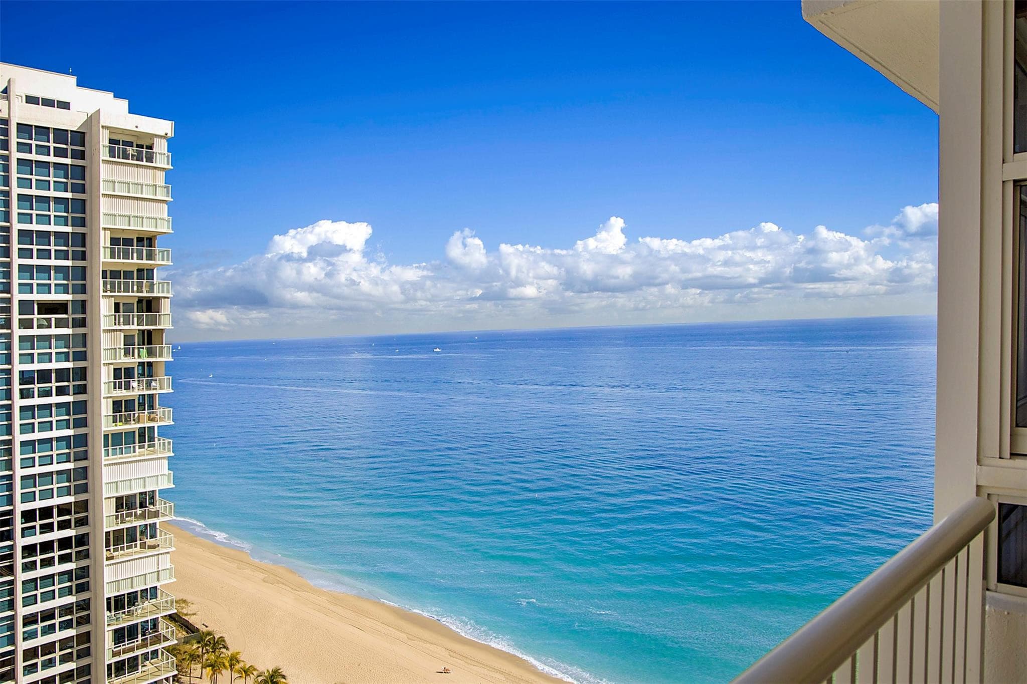 Condominium in Pompano Beach — photo 1 of 27