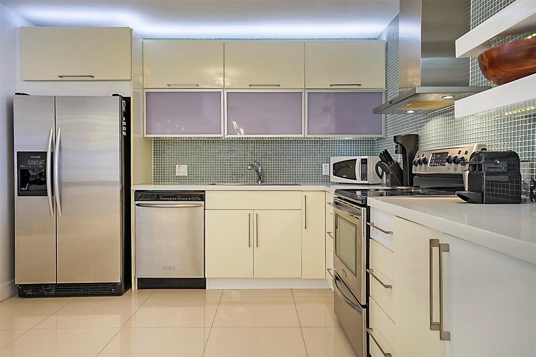 Condominium in Pompano Beach — photo 13 of 27