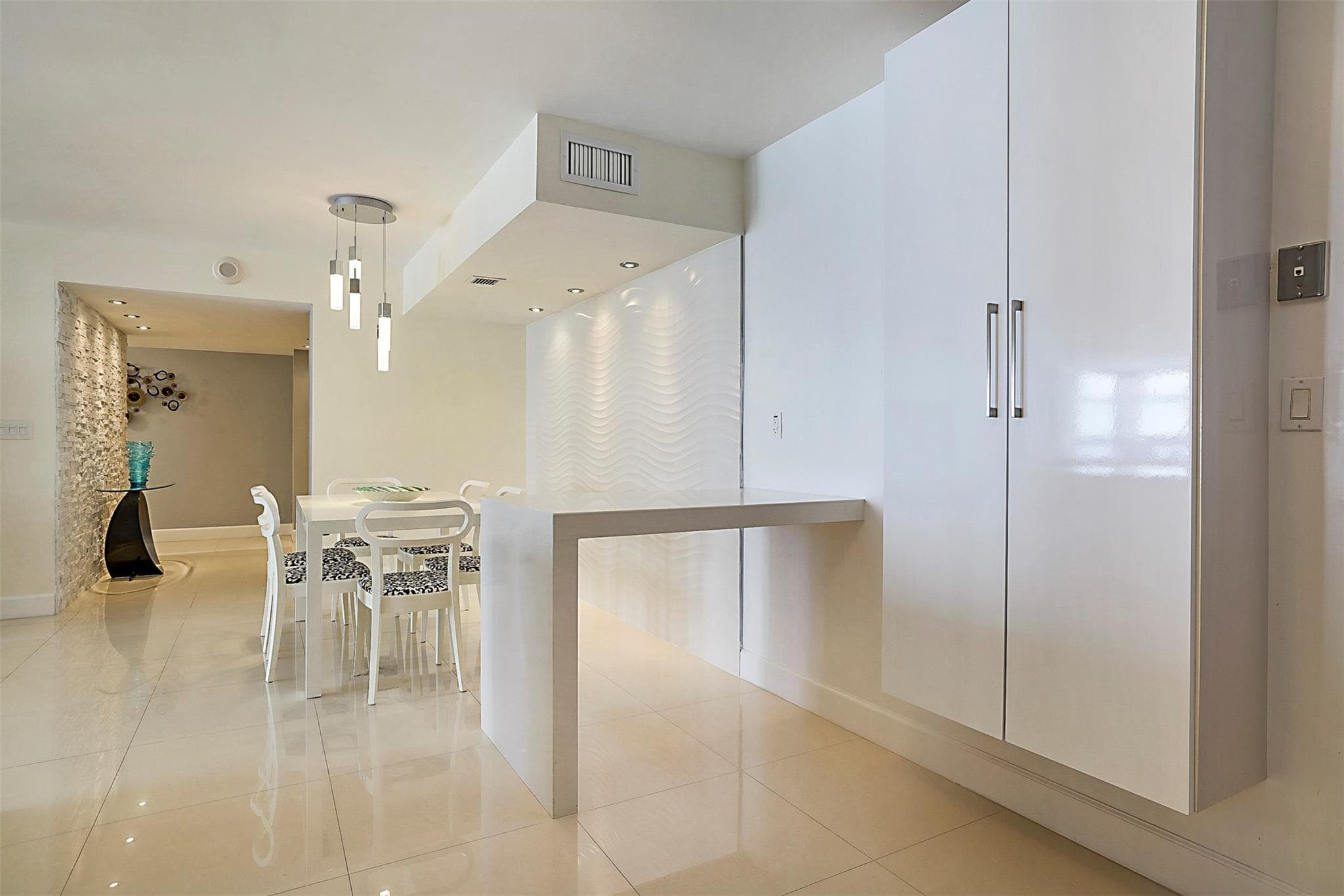 Condominium in Pompano Beach — photo 14 of 27