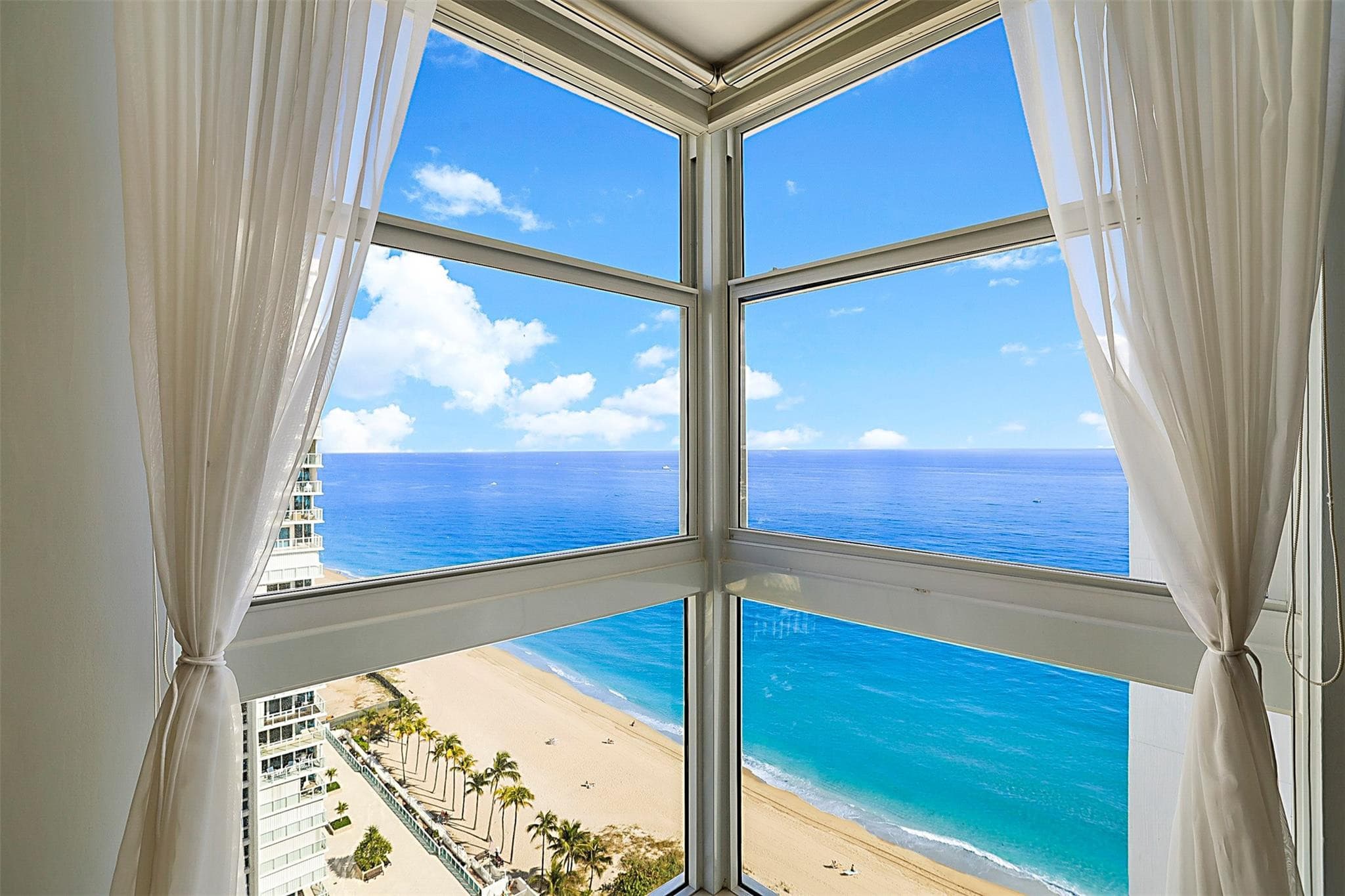 Condominium in Pompano Beach — photo 15 of 27