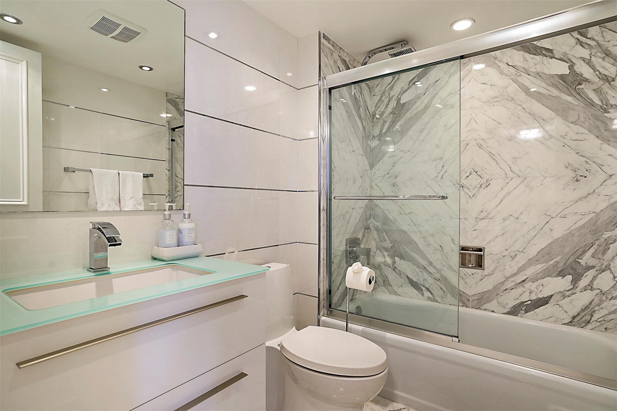 Condominium in Pompano Beach — photo 19 of 27
