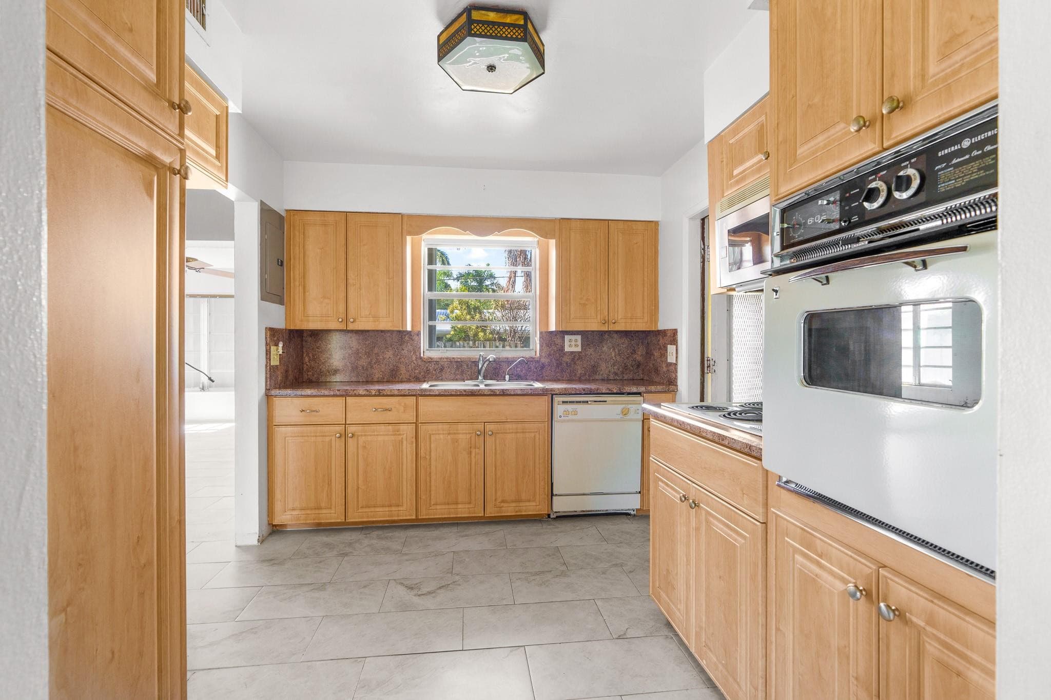 1941 NE 28th Avenue, Pompano Beach, FL 33062 — photo 5 of 49