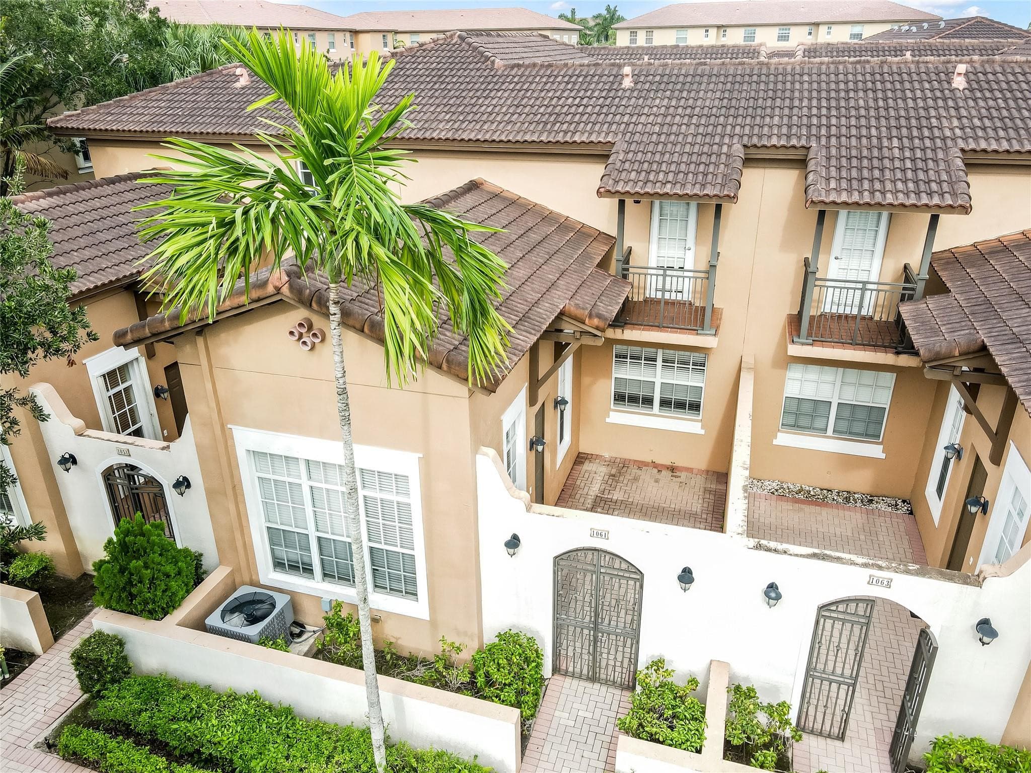 1061 SW 147th Terrace, Pembroke Pines, FL 33027 — photo 2 of 28