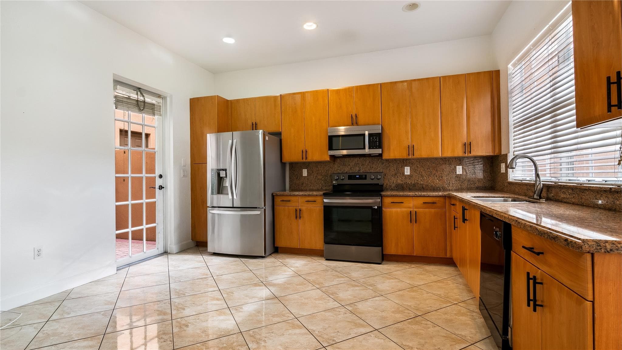 1061 SW 147th Terrace, Pembroke Pines, FL 33027 — photo 10 of 28