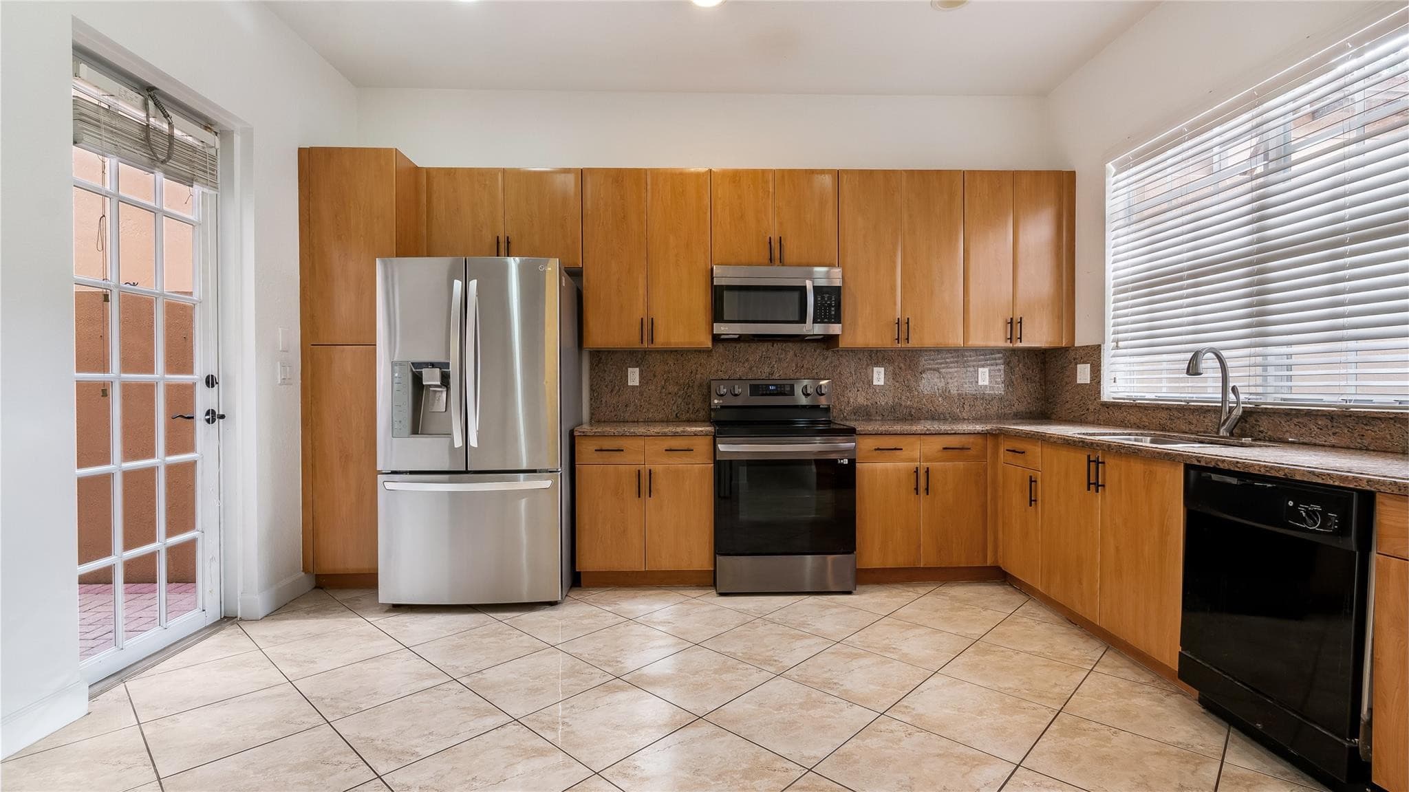 1061 SW 147th Terrace, Pembroke Pines, FL 33027 — photo 12 of 28