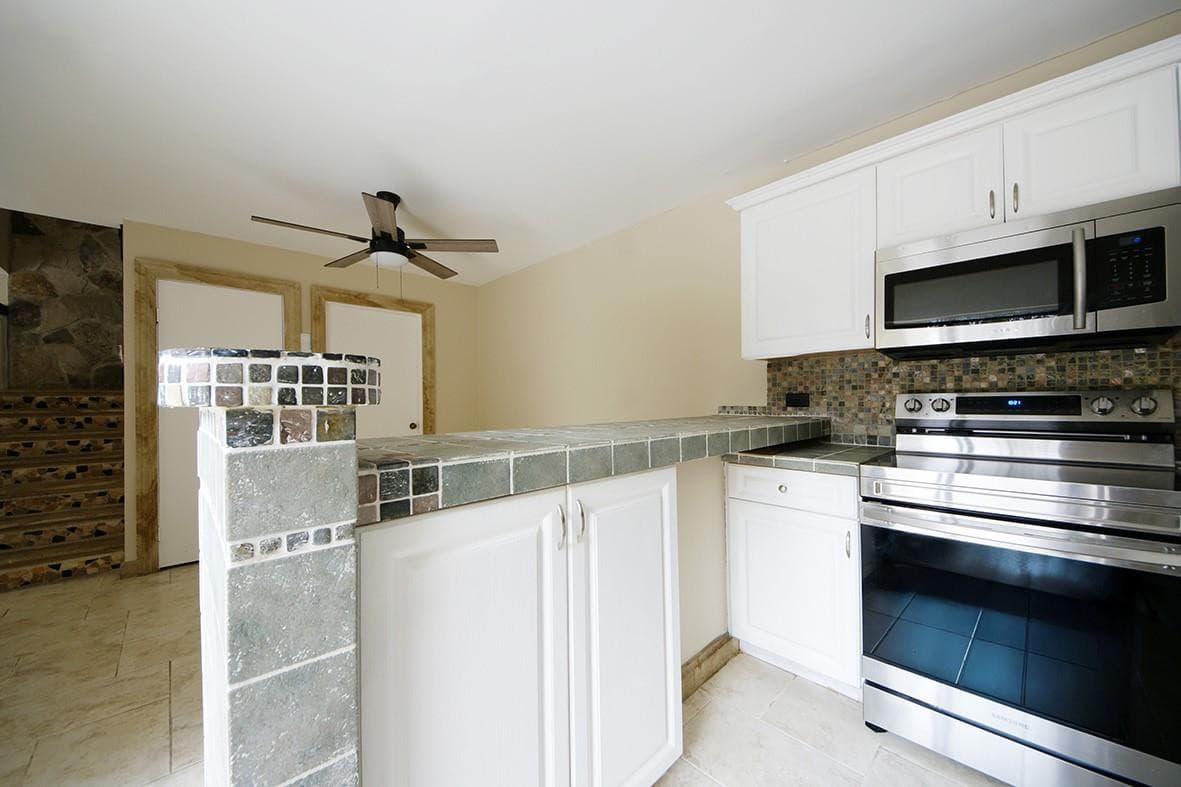 1700 Embassy Drive 402, West Palm Beach, FL 33401 — photo 15 of 38