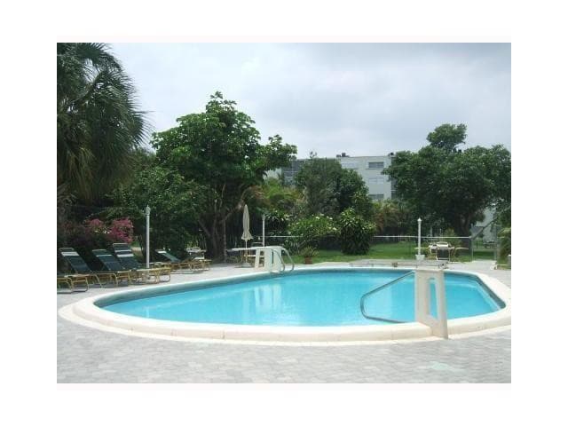 1420 Atlantic Shores Boulevard 234, Hallandale Beach, FL 33009 — photo 3 of 11