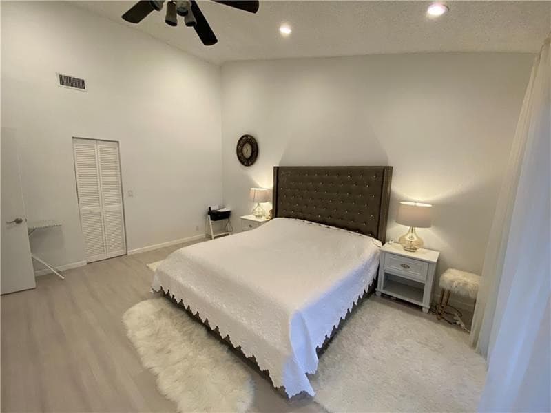 21135 Helmsman Drive O12, Miami, FL 33180 — photo 14 of 33