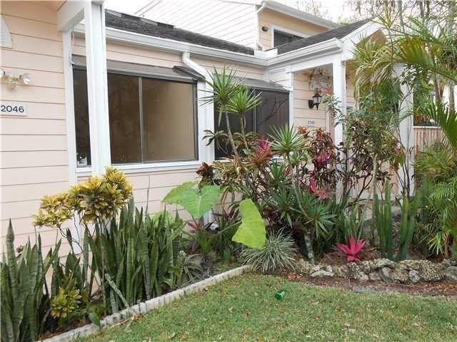 2046 Winners Circle 2046, North Lauderdale, FL 33068 — photo 2 of 7