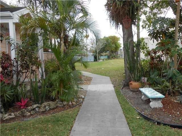2046 Winners Circle 2046, North Lauderdale, FL 33068 — photo 3 of 7