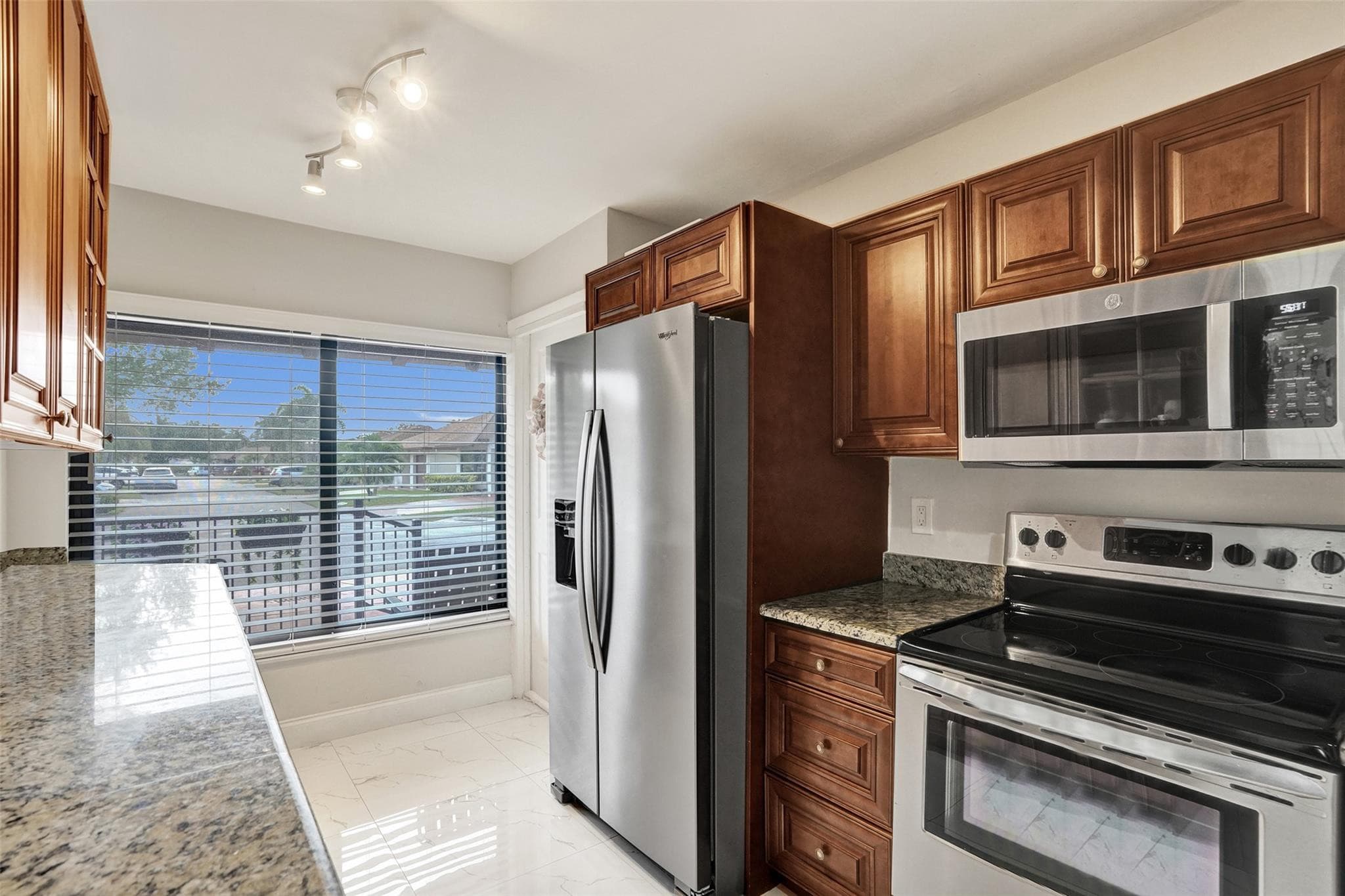 2273 SW 15th Place, Deerfield Beach, FL 33442 — photo 10 of 89