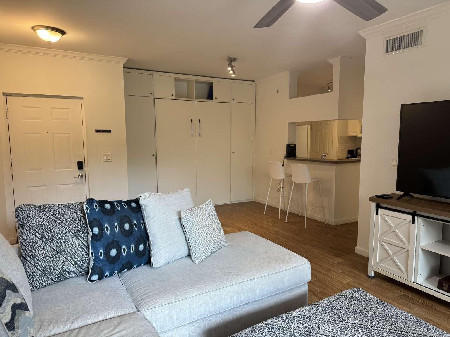 17125 N Bay Road 3102, Sunny Isles Beach, FL 33160 — photo 1 of 17