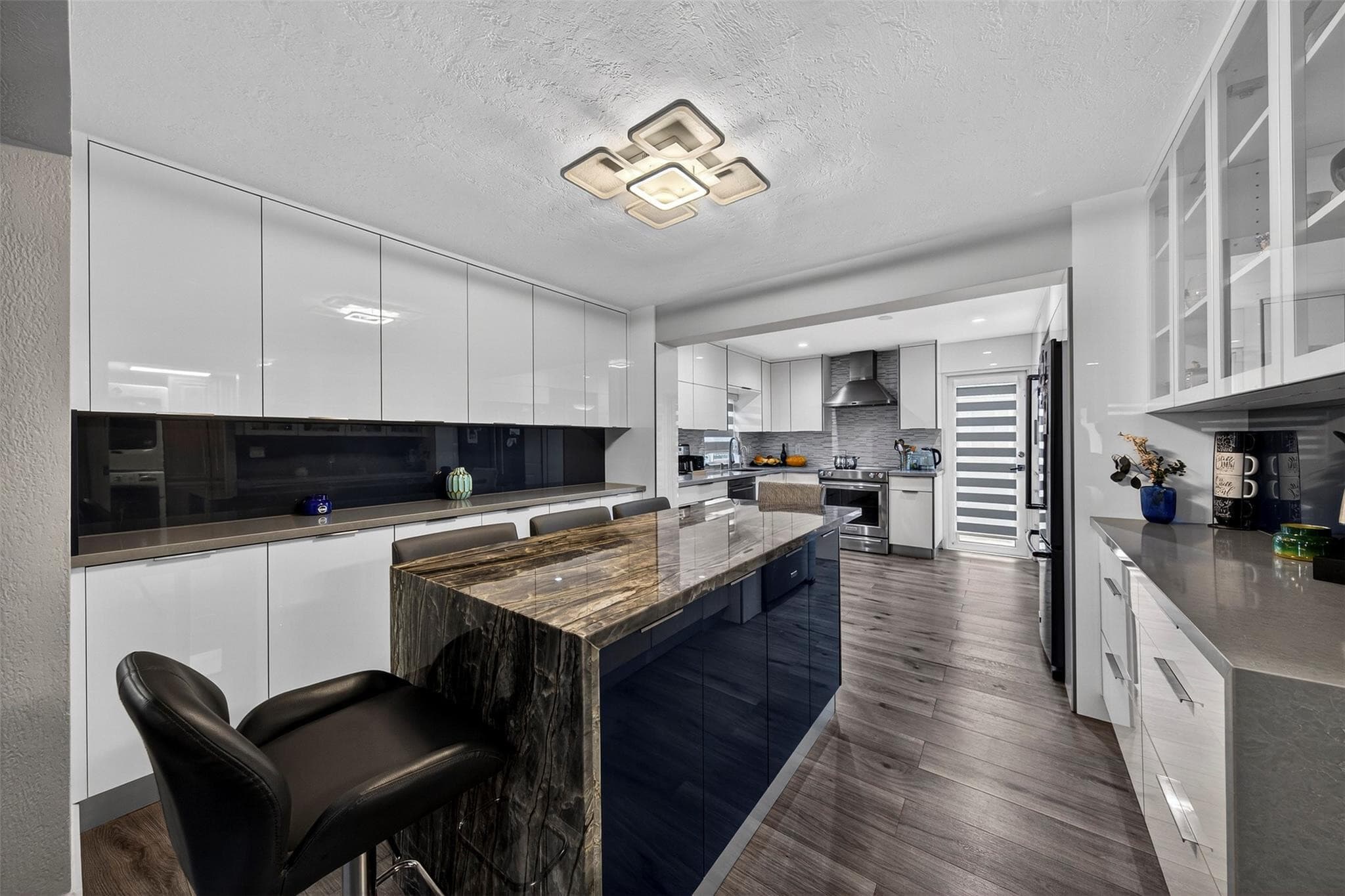 918 NE 4th Street, Hallandale Beach, FL 33009 — photo 9 of 46