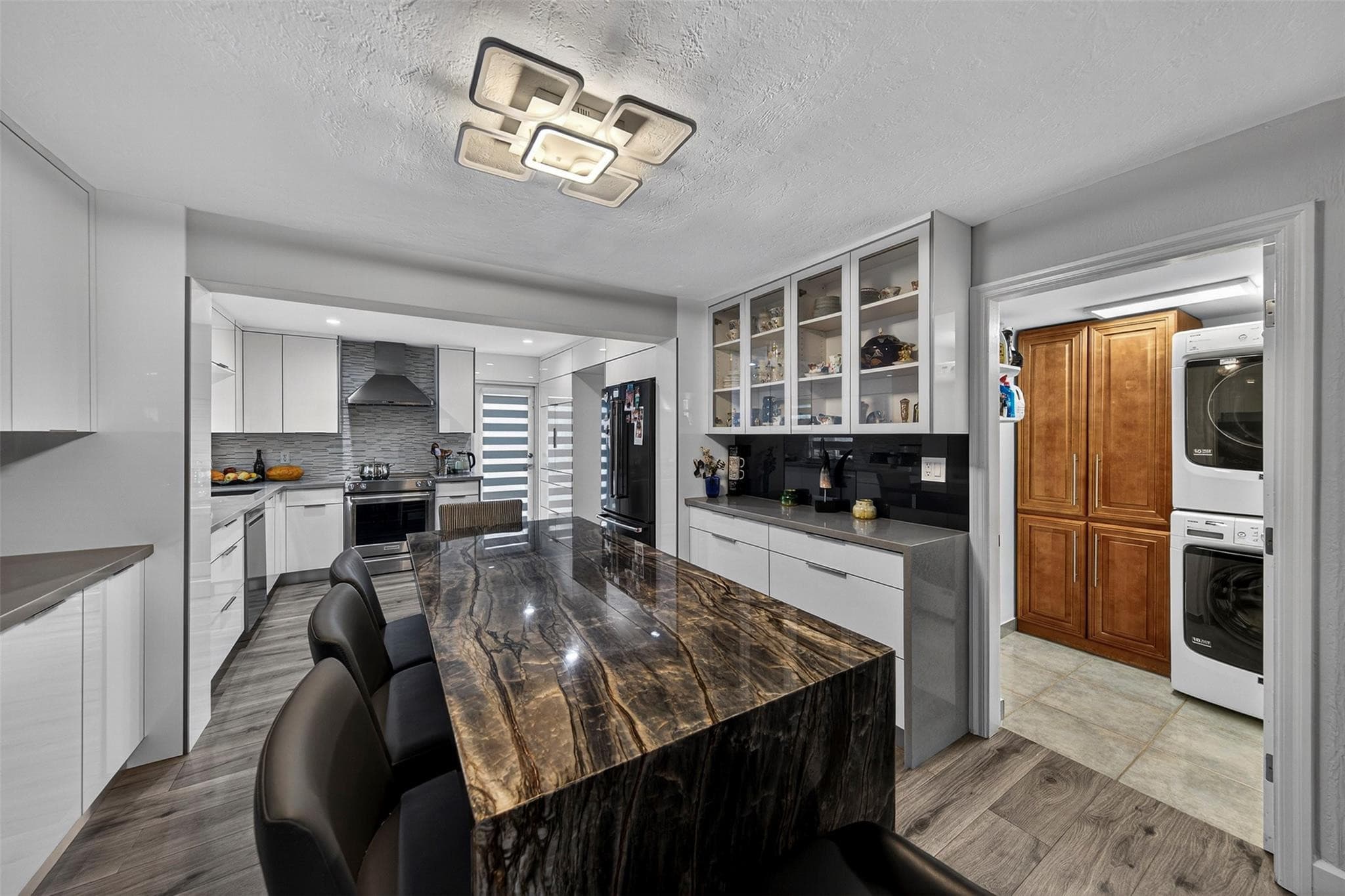 918 NE 4th Street, Hallandale Beach, FL 33009 — photo 10 of 46