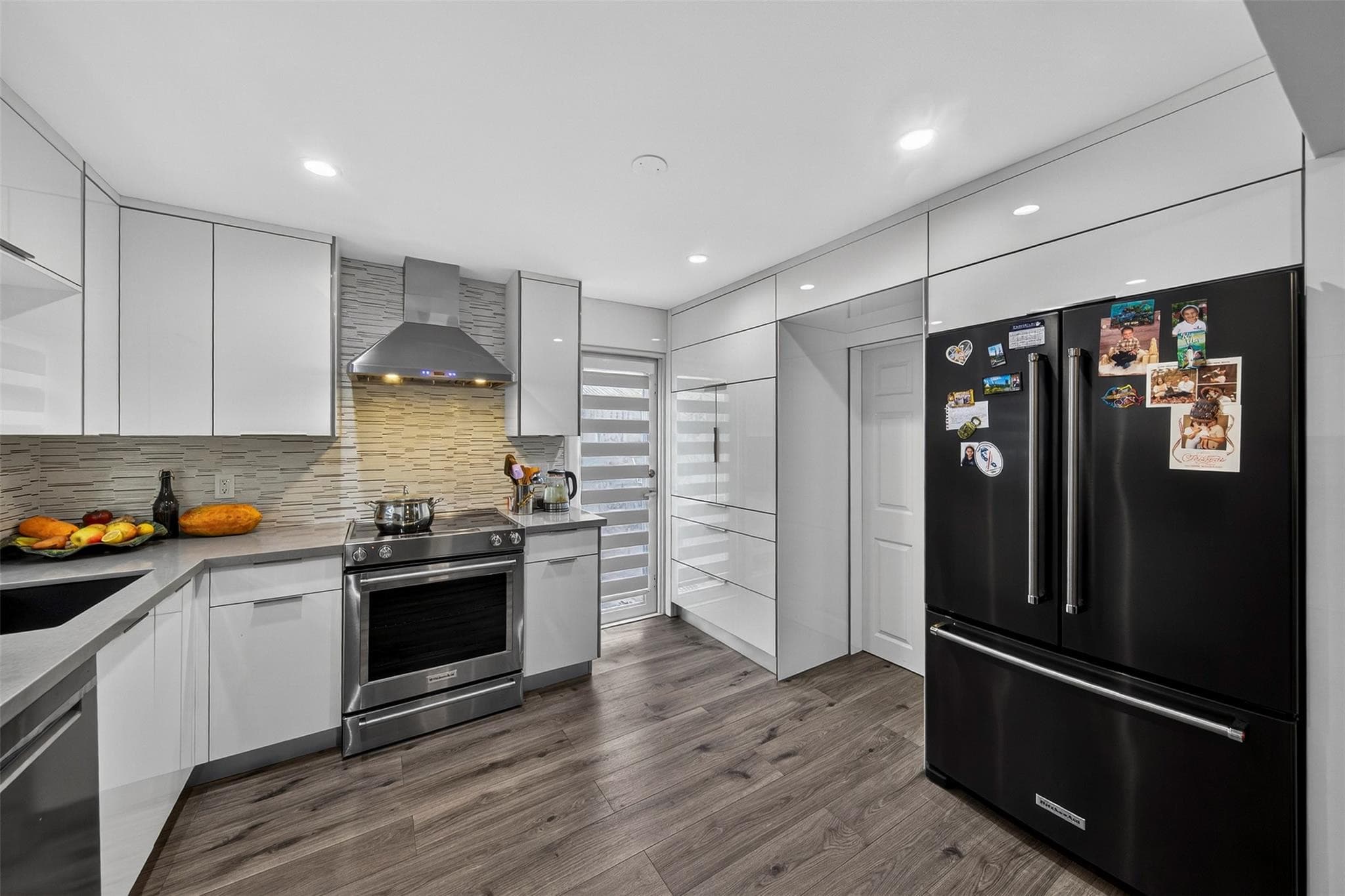 918 NE 4th Street, Hallandale Beach, FL 33009 — photo 13 of 46