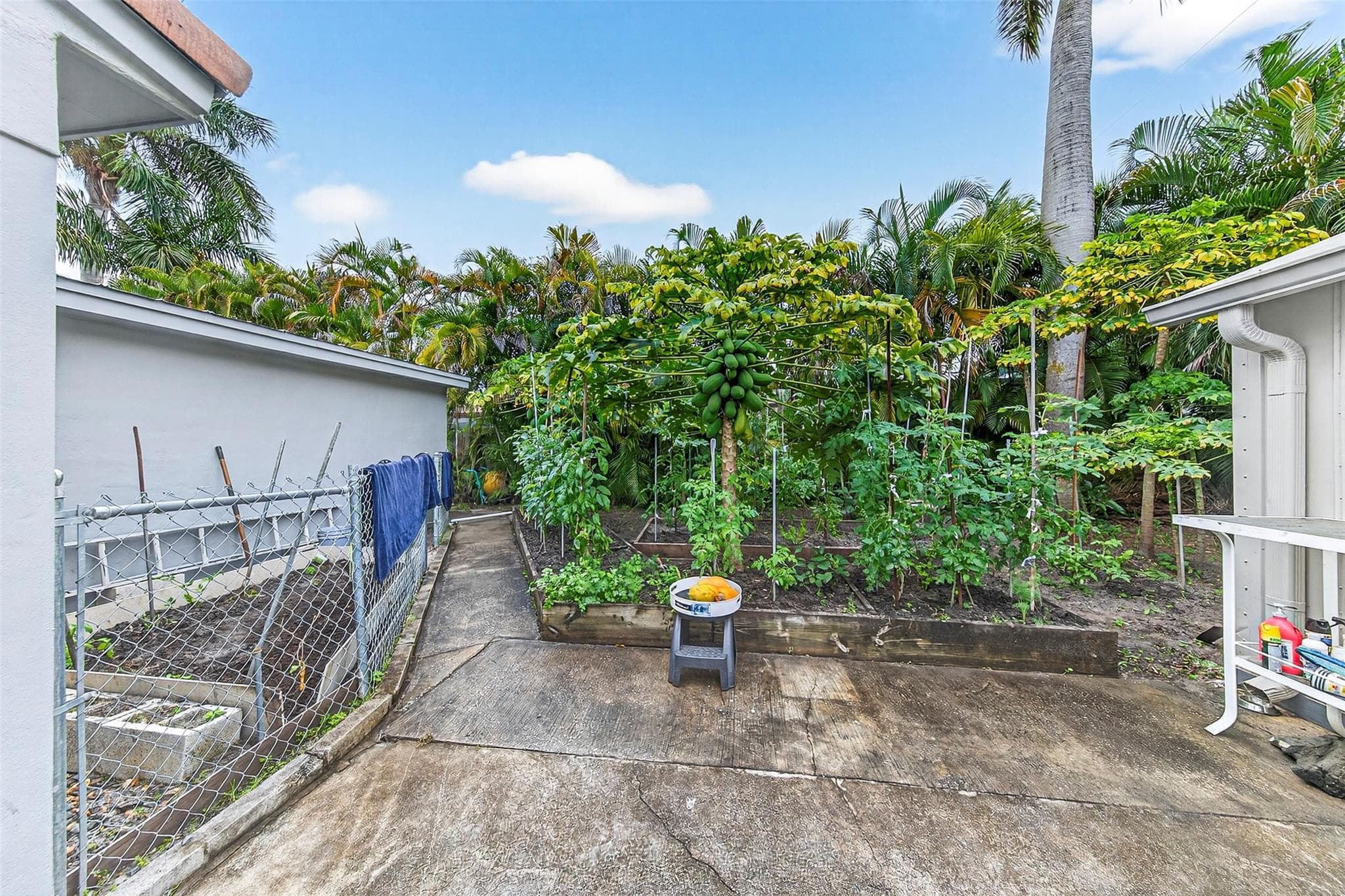 918 NE 4th Street, Hallandale Beach, FL 33009 — photo 41 of 46