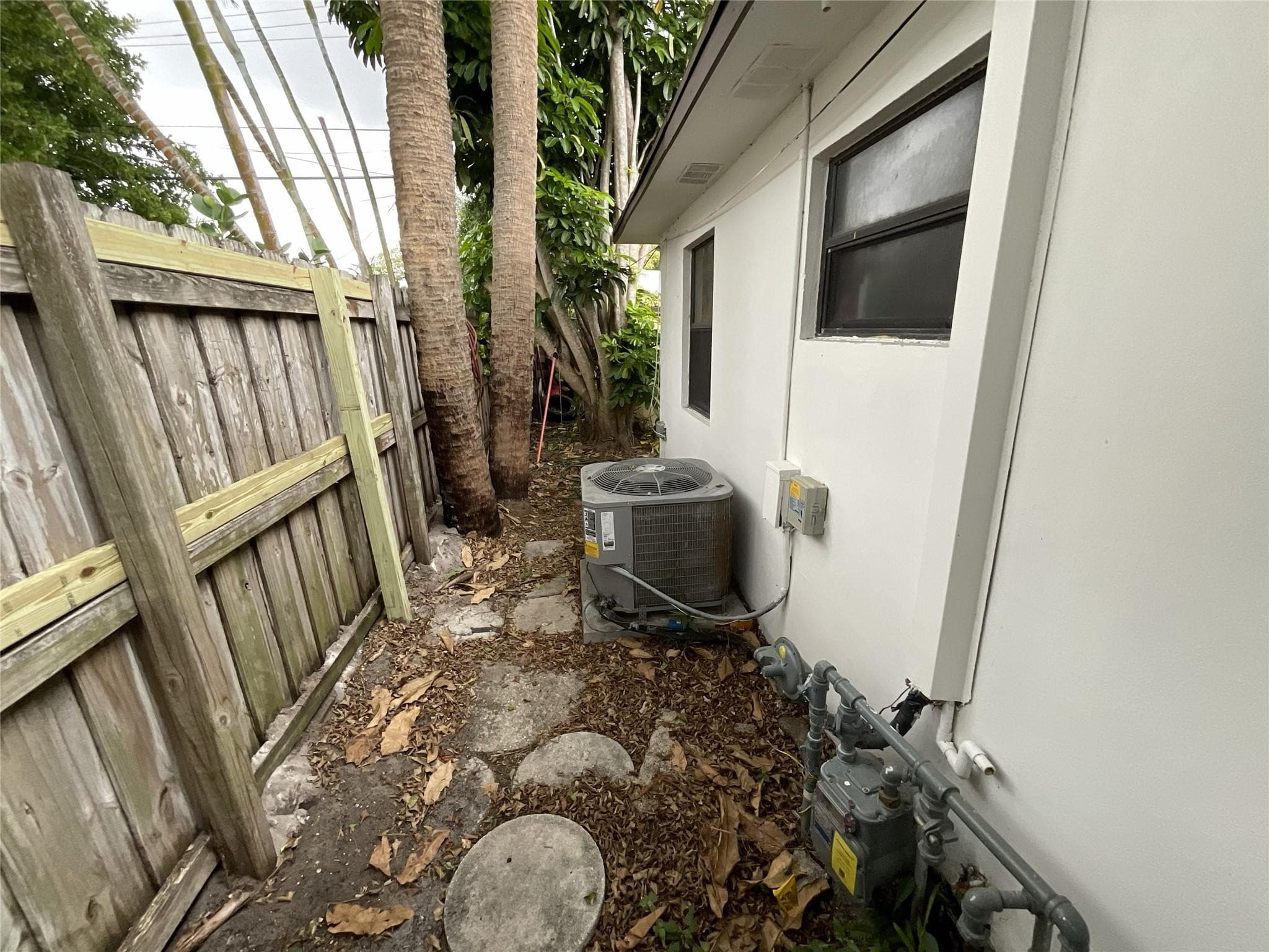 325 Conniston Road, West Palm Beach, FL 33405 — photo 8 of 10
