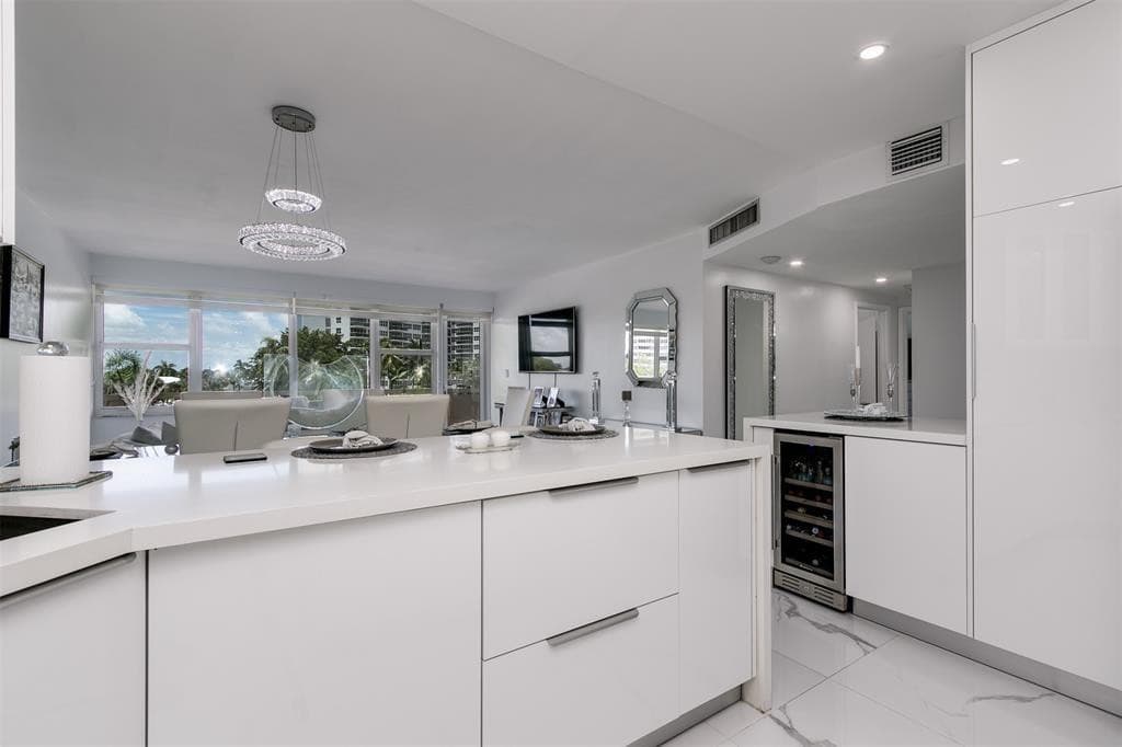 3333 NE 34th Street 304, Fort Lauderdale, FL 33308 — photo 5 of 38