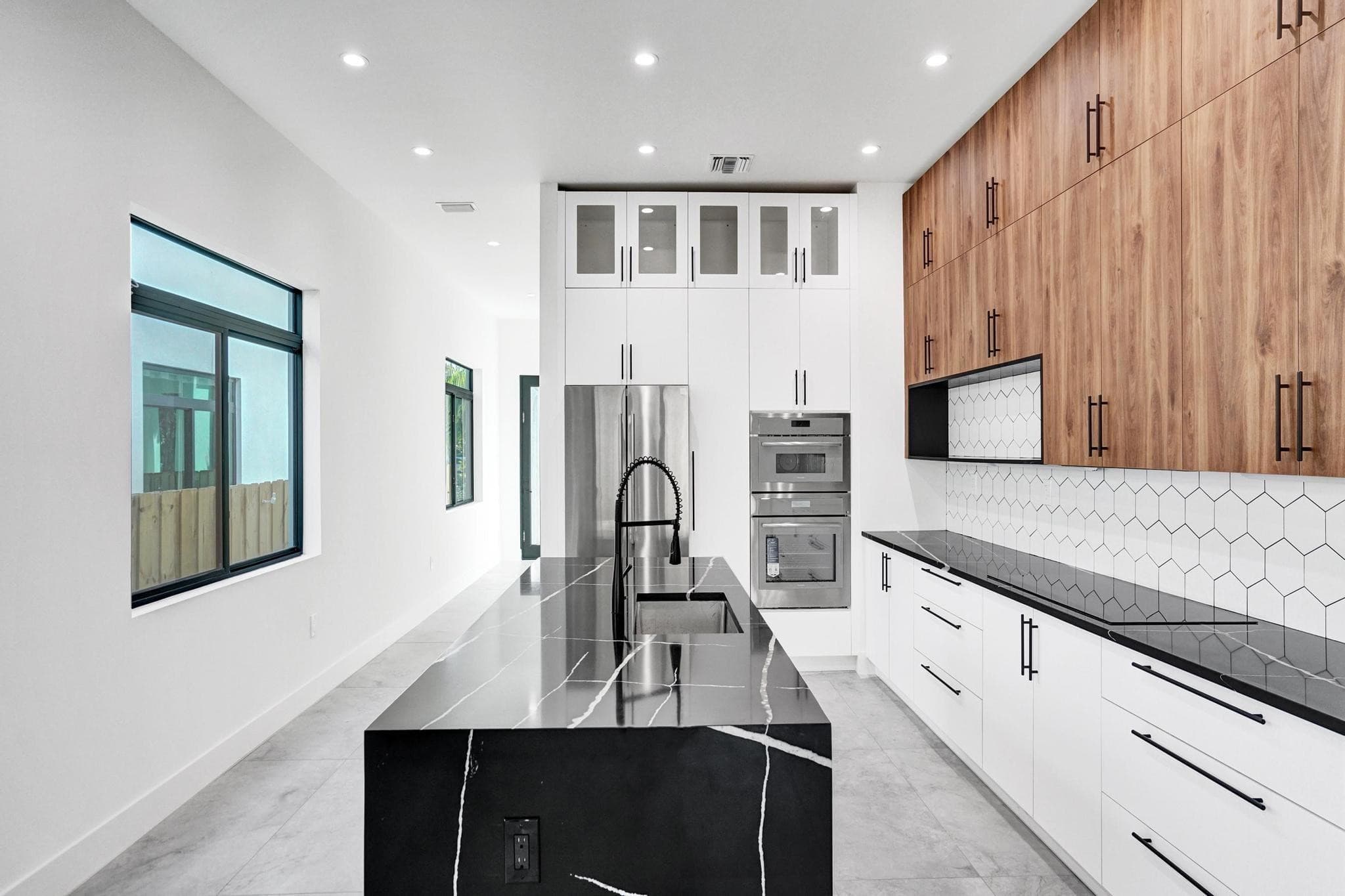 604 SW 7th Avenue, Fort Lauderdale, FL 33315 — photo 8 of 50