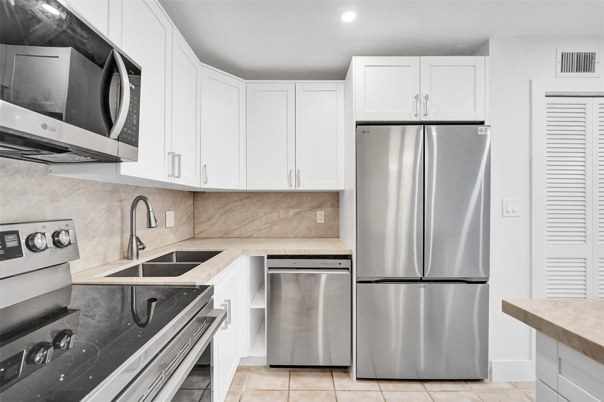 4040 N Hills Drive 24, Hollywood, FL 33021 — photo 10 of 37