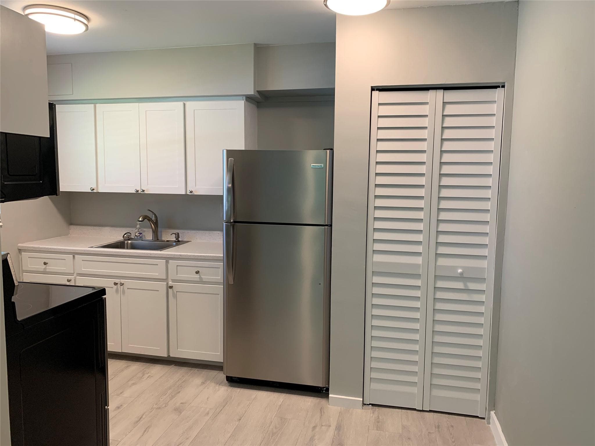 4385 NE 13th Avenue, Oakland Park, FL 33334 — photo 9 of 24