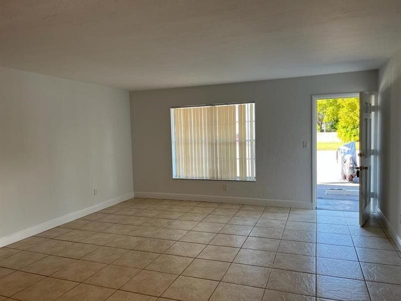 7851 Dunham Boulevard 4, Miami, FL 33138 — photo 2 of 13