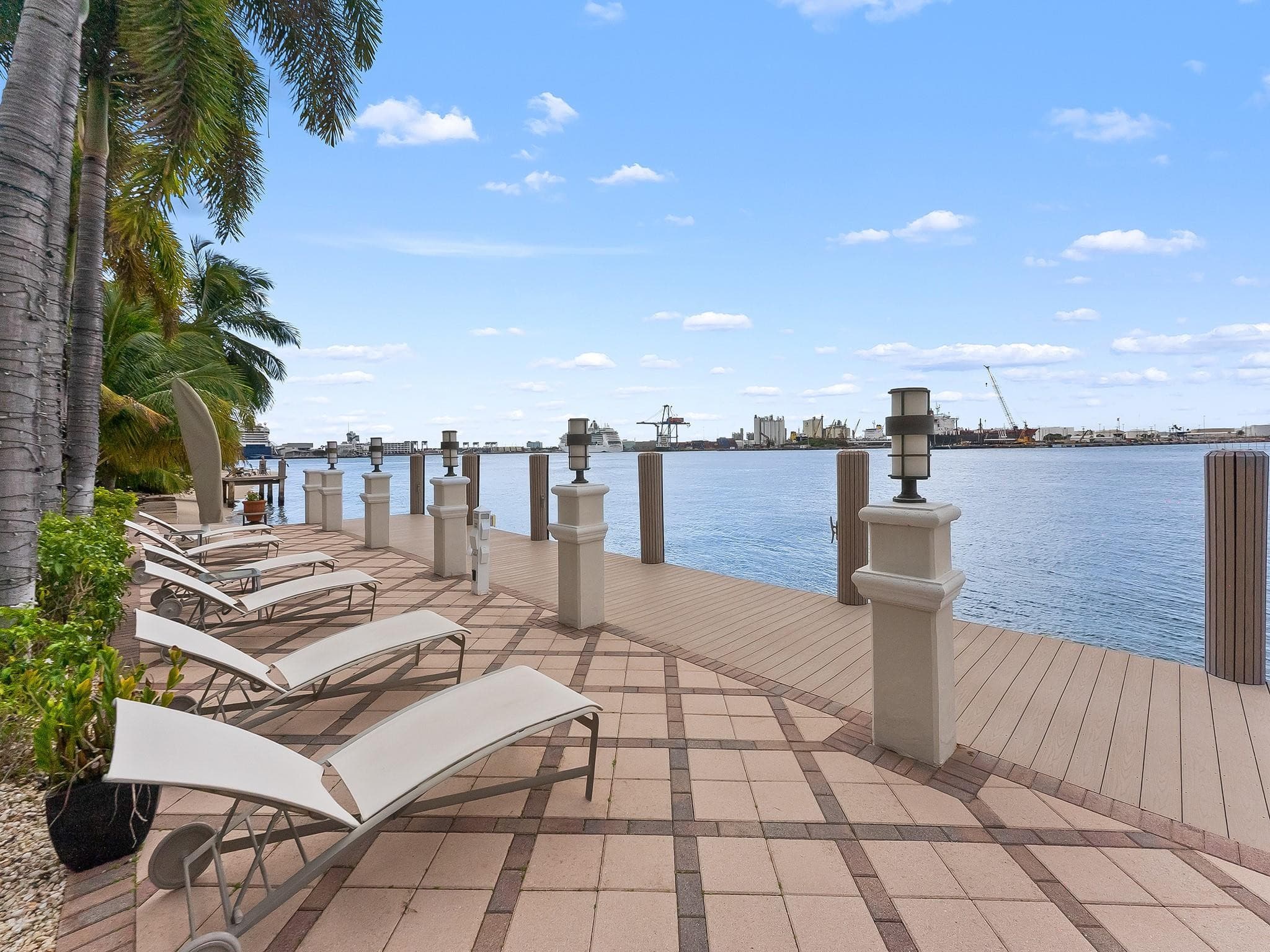 1965 SE 21st Avenue, Fort Lauderdale, FL 33316 — photo 3 of 71