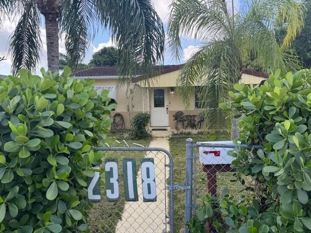 2318 Coolidge Street, Hollywood, FL 33020 — photo 1 of 34