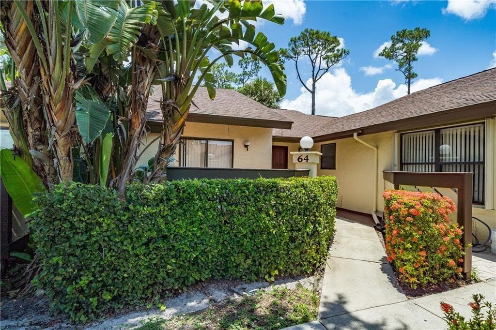 64 Macadamia Court, Royal Palm Beach, FL 33411 — photo 4 of 10