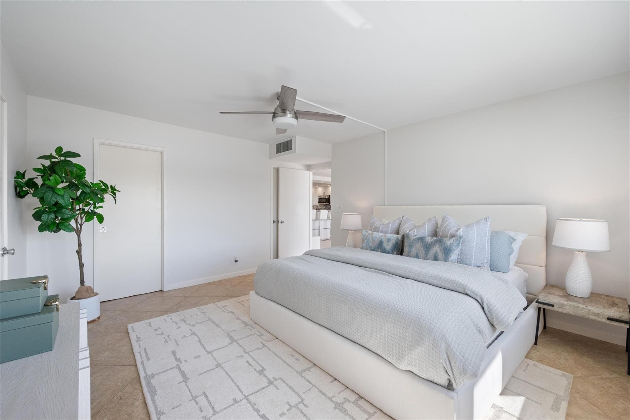215 N Birch Road 2b, Fort Lauderdale, FL 33304 — photo 17 of 36