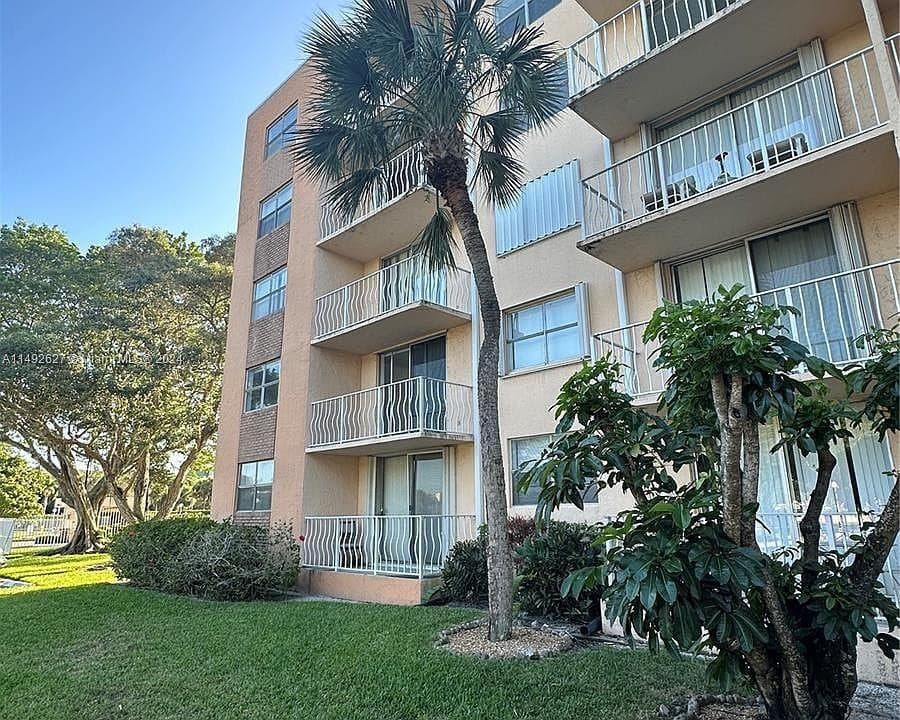 500 Executive Center Drive 3i, West Palm Beach, FL 33401 — photo 1 of 13