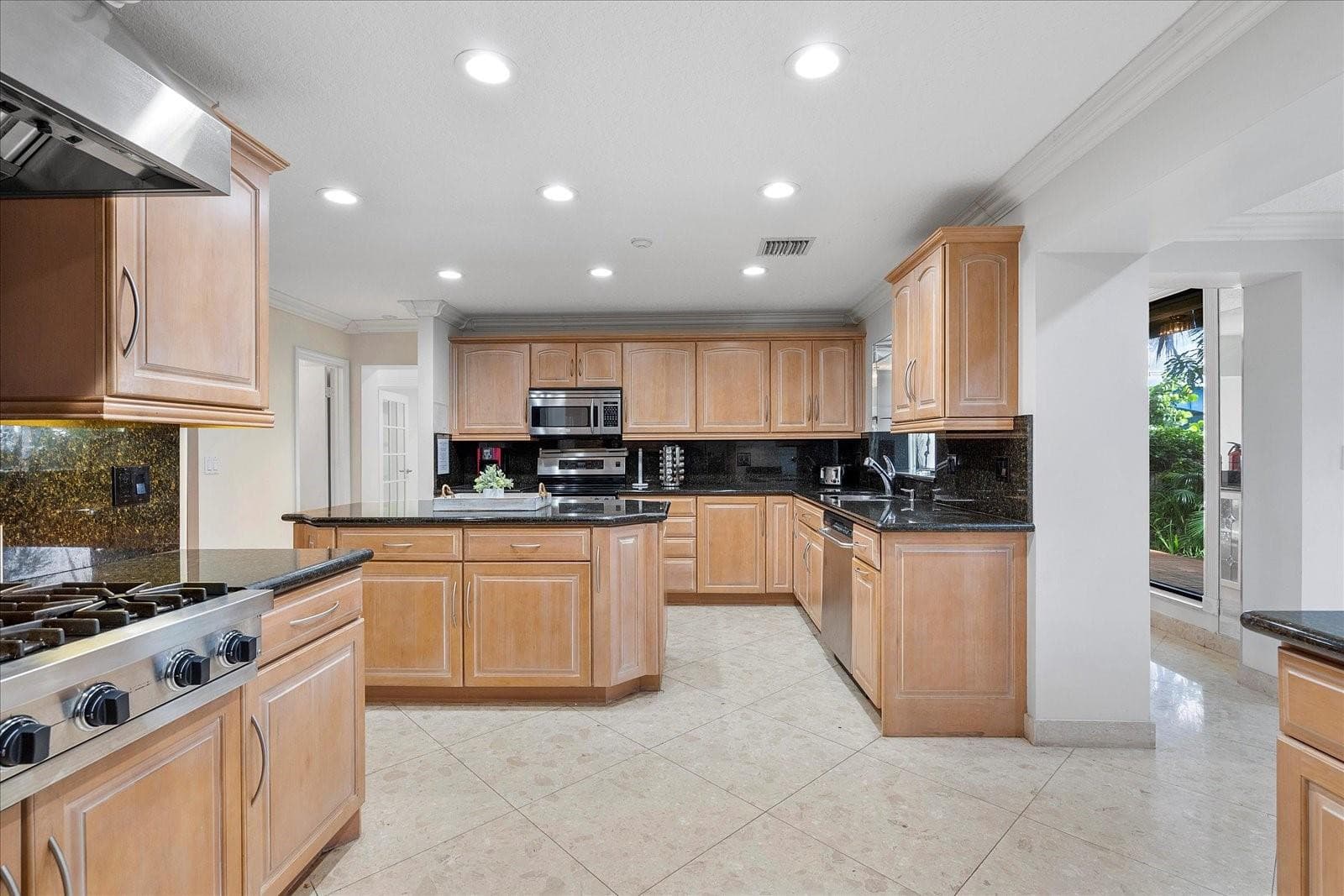 1240 SW 14th Avenue, Fort Lauderdale, FL 33312 — photo 16 of 68