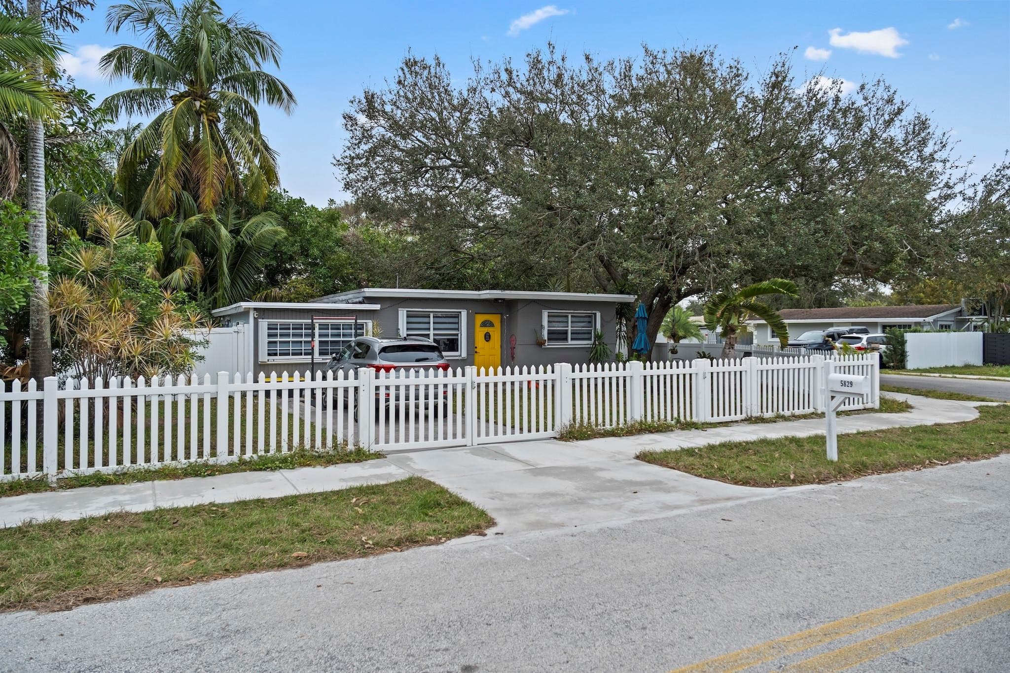 5829 Hayes Street, Hollywood, FL 33021 — photo 4 of 35