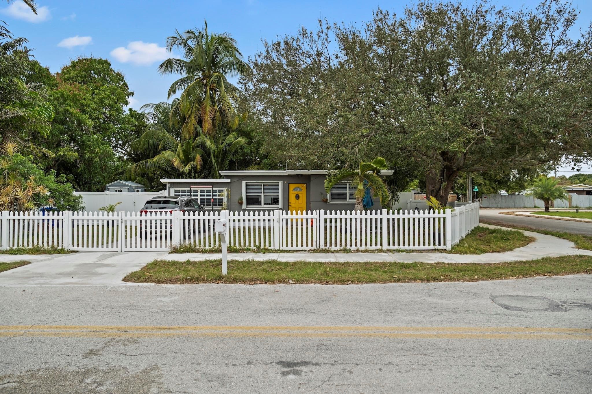 5829 Hayes Street, Hollywood, FL 33021 — photo 5 of 35