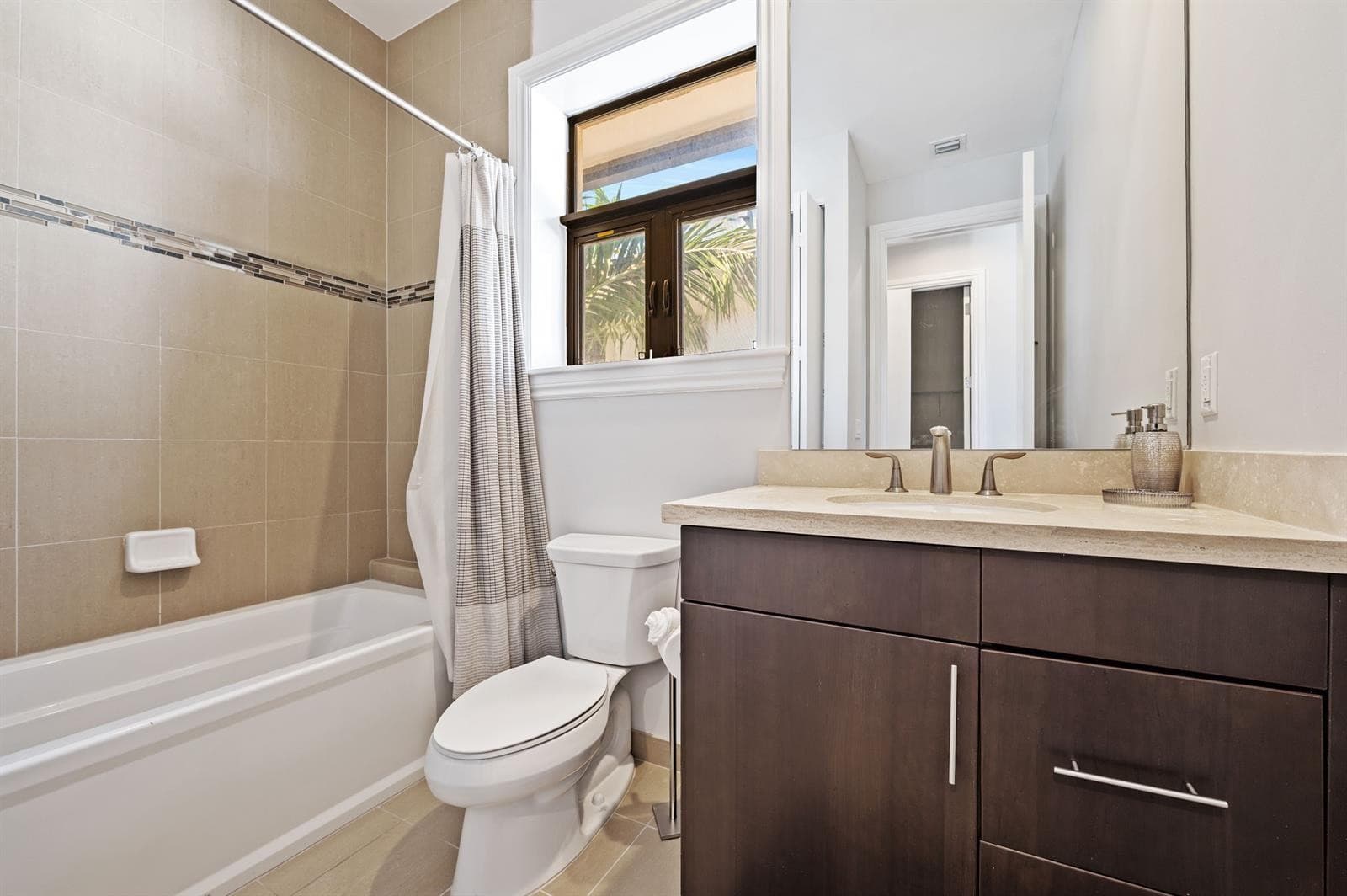 95 Isle Of Venice Drive, Fort Lauderdale, FL 33301 — photo 29 of 41