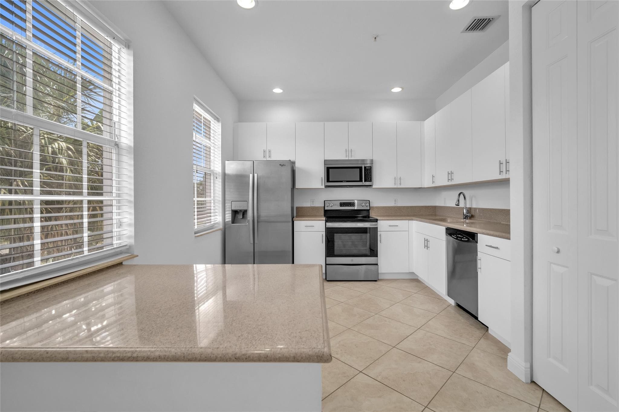 6809 N Lakeside Circle 101, Davie, FL 33314 — photo 18 of 24