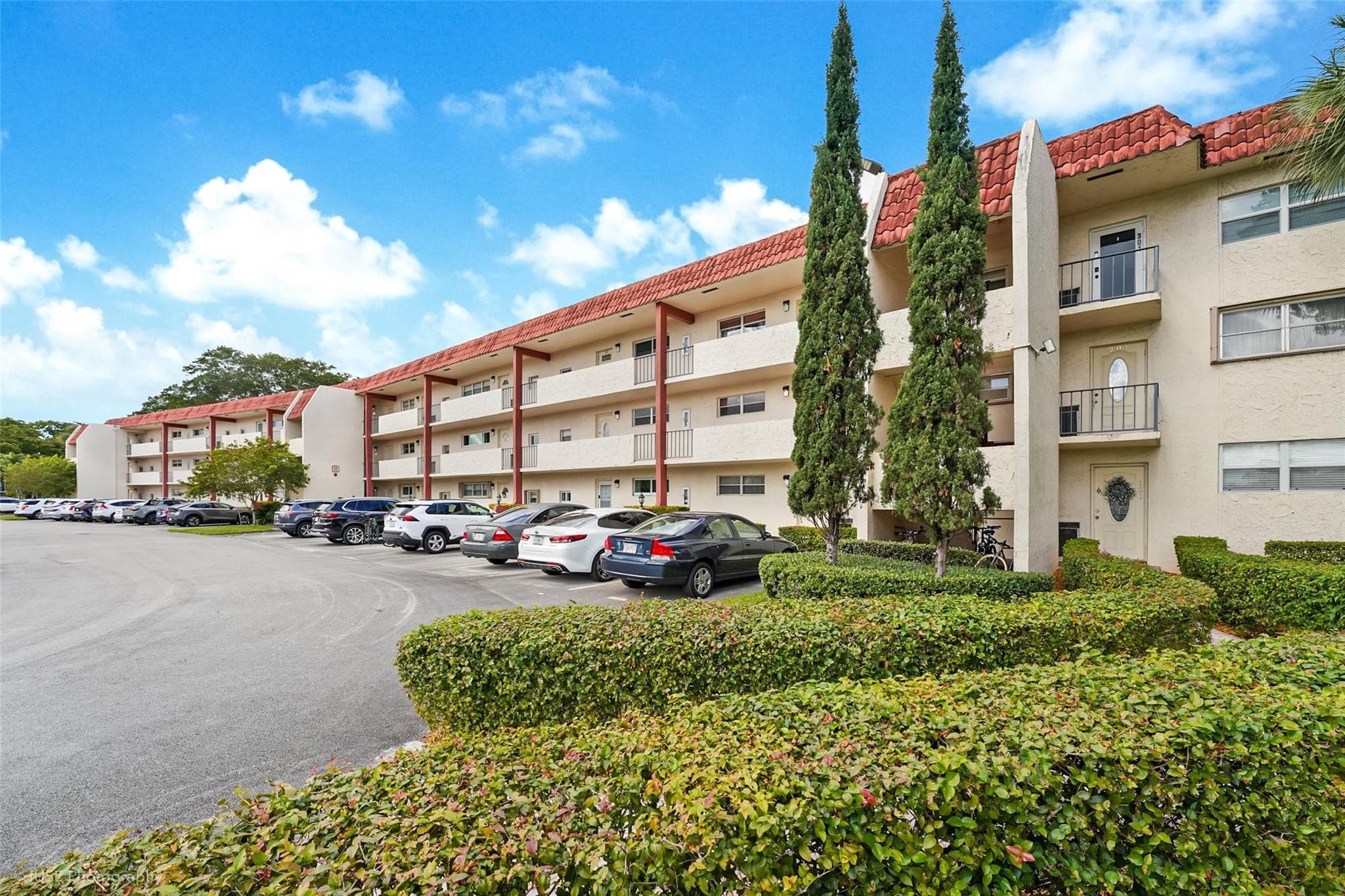 300 S Hollybrook Drive 302, Pembroke Pines, FL 33025 — photo 1 of 23