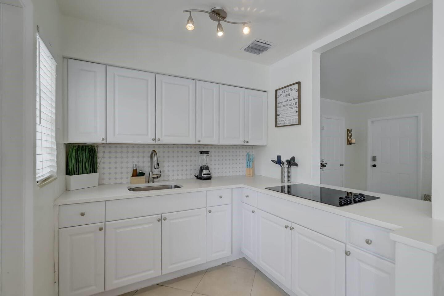 2740 NE 30th Place, Fort Lauderdale, FL 33306 — photo 10 of 22