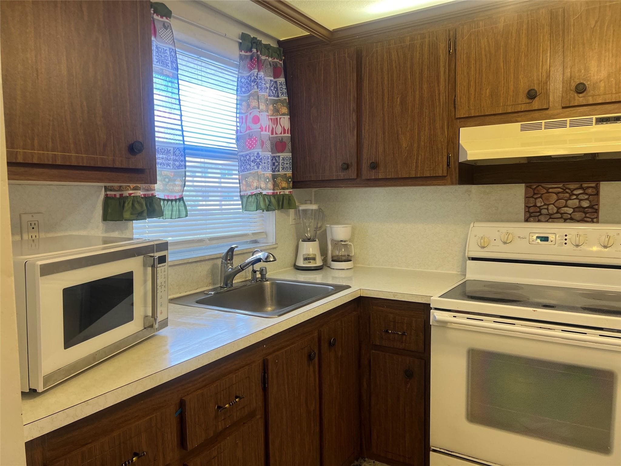 9420 Sunrise Lakes Boulevard 212, Sunrise, FL 33322 — photo 16 of 47