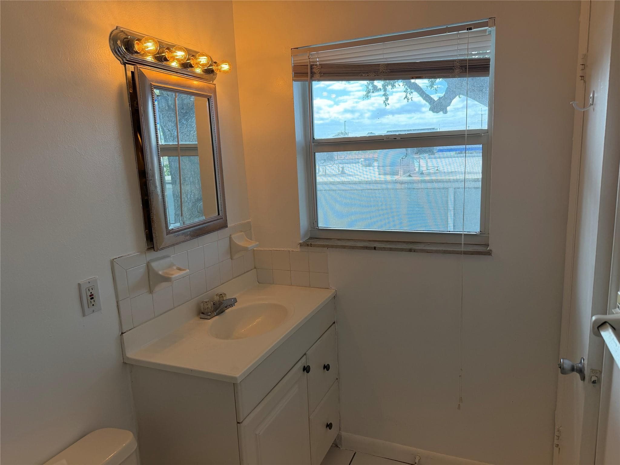 900 NE 26 Street 15, Wilton Manors, FL 33305 — photo 11 of 11