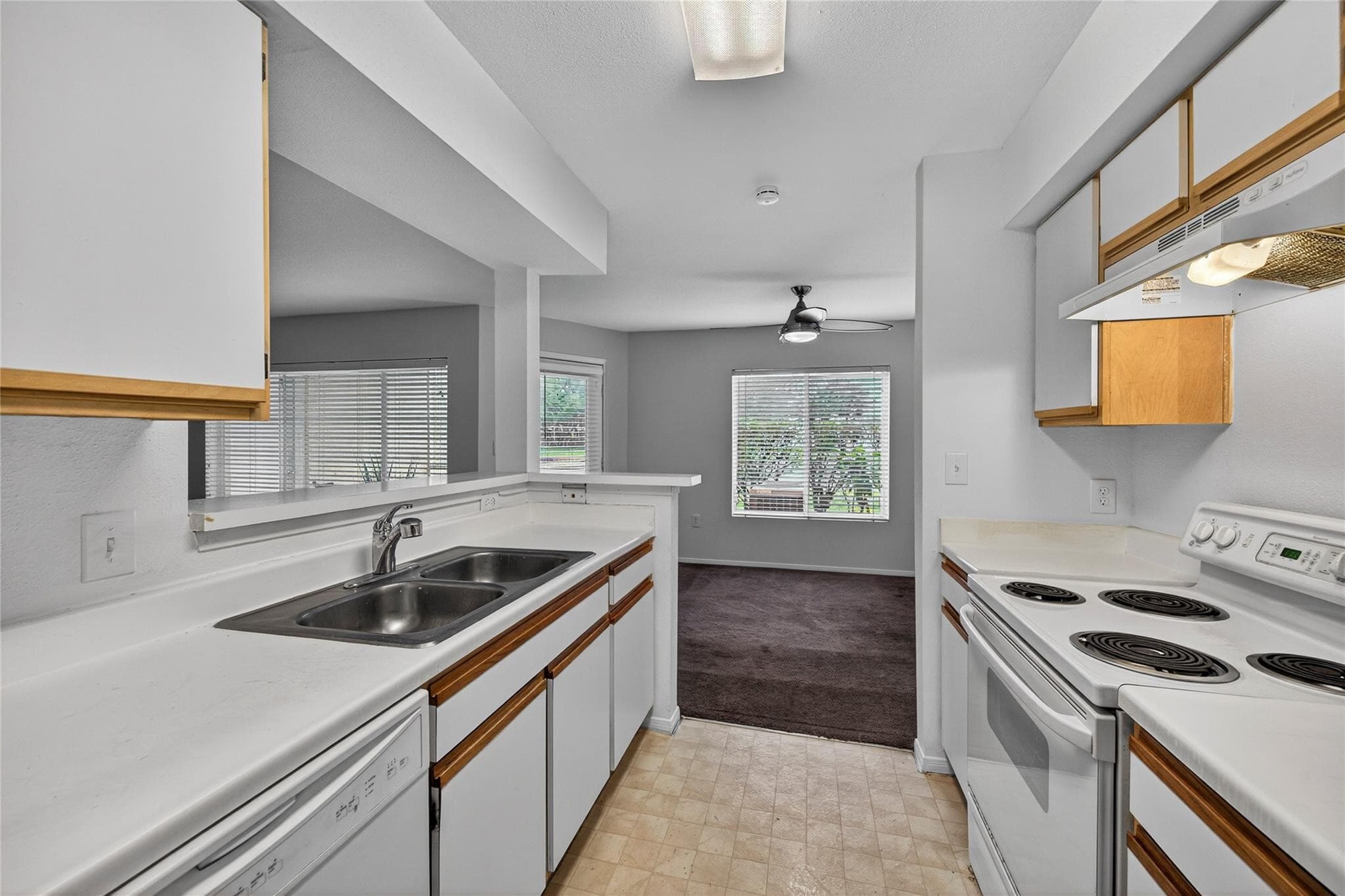 2361 NW 33rd Street 605, Oakland Park, FL 33309 — photo 4 of 30