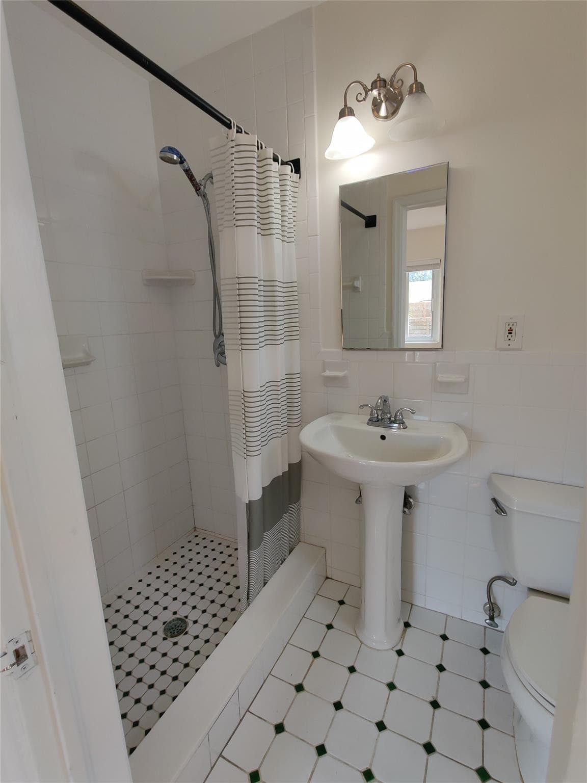 733 NE 18th Avenue, Fort Lauderdale, FL 33304 — photo 29 of 88
