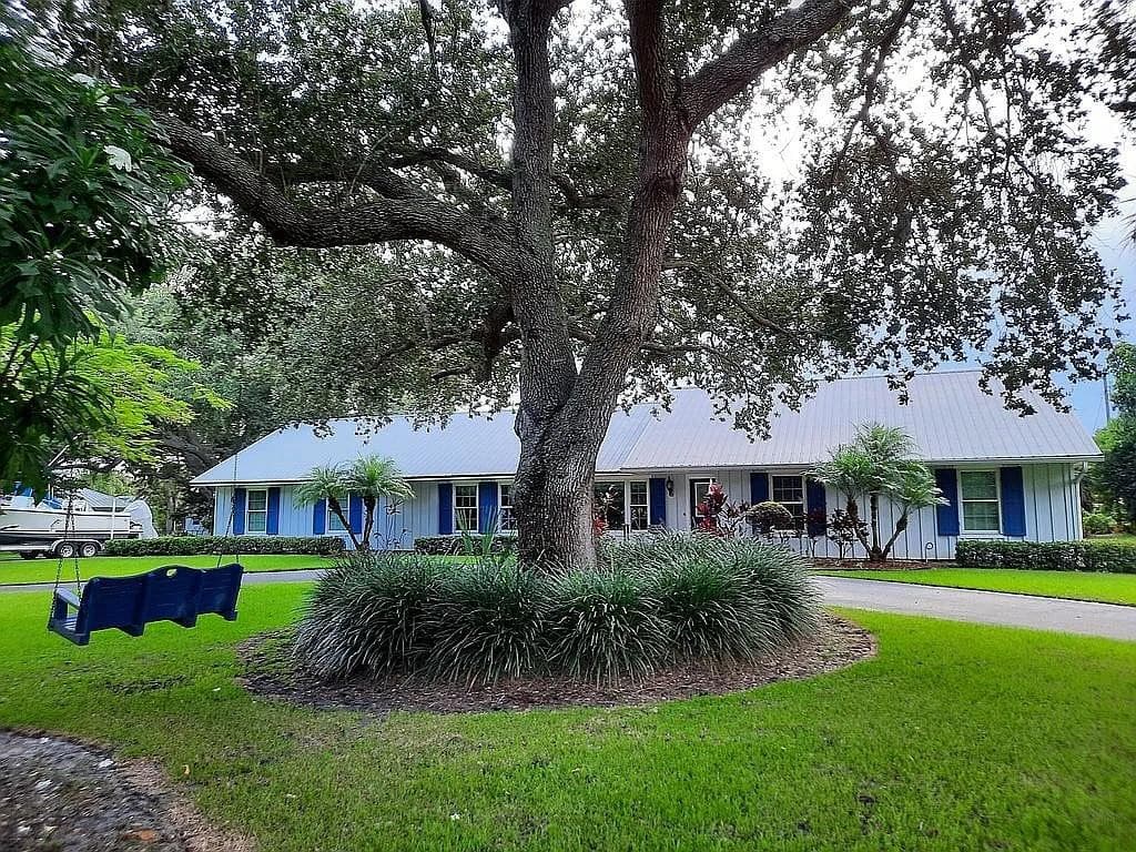 155 31st Avenue, Vero Beach, FL 32968 — photo 5 of 50