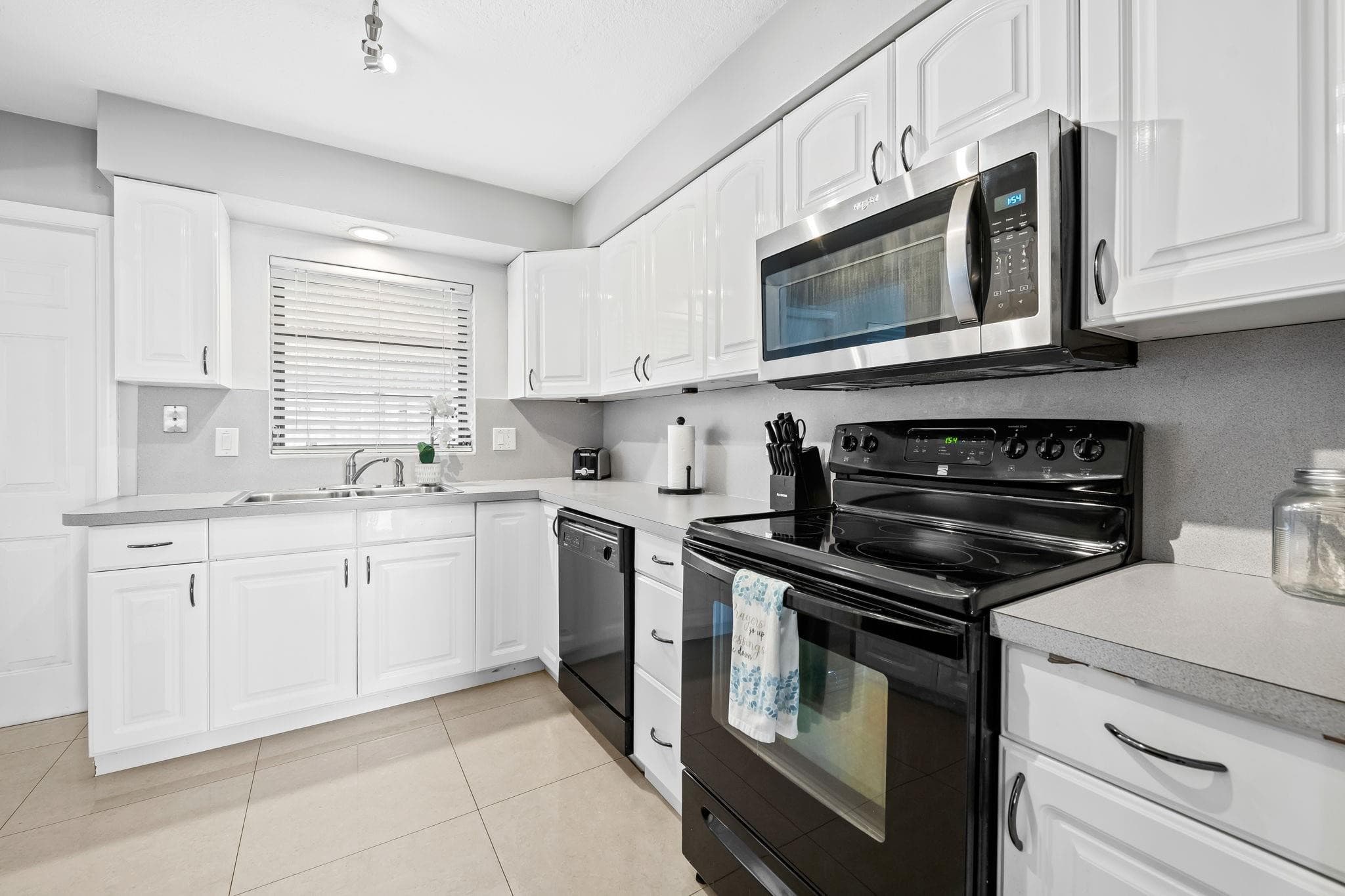 1601 NE 63rd Street, Fort Lauderdale, FL 33334 — photo 9 of 24