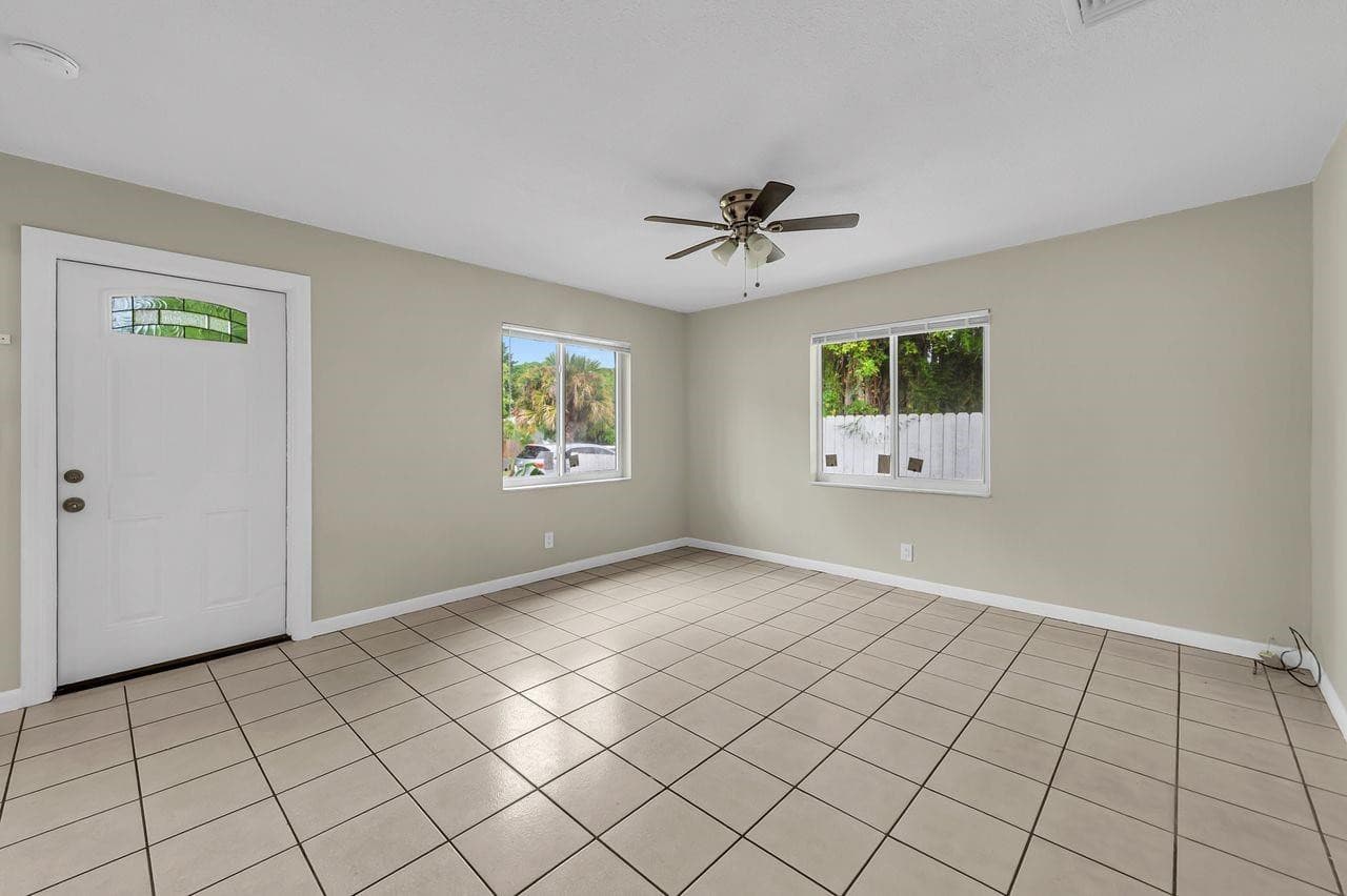 728 20th Street, West Palm Beach, FL 33407 — photo 12 of 31