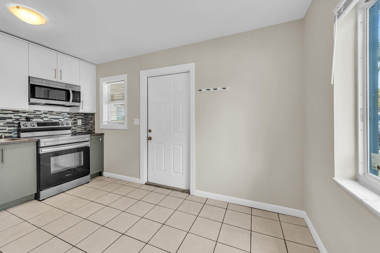 728 20th Street, West Palm Beach, FL 33407 — photo 2 of 31