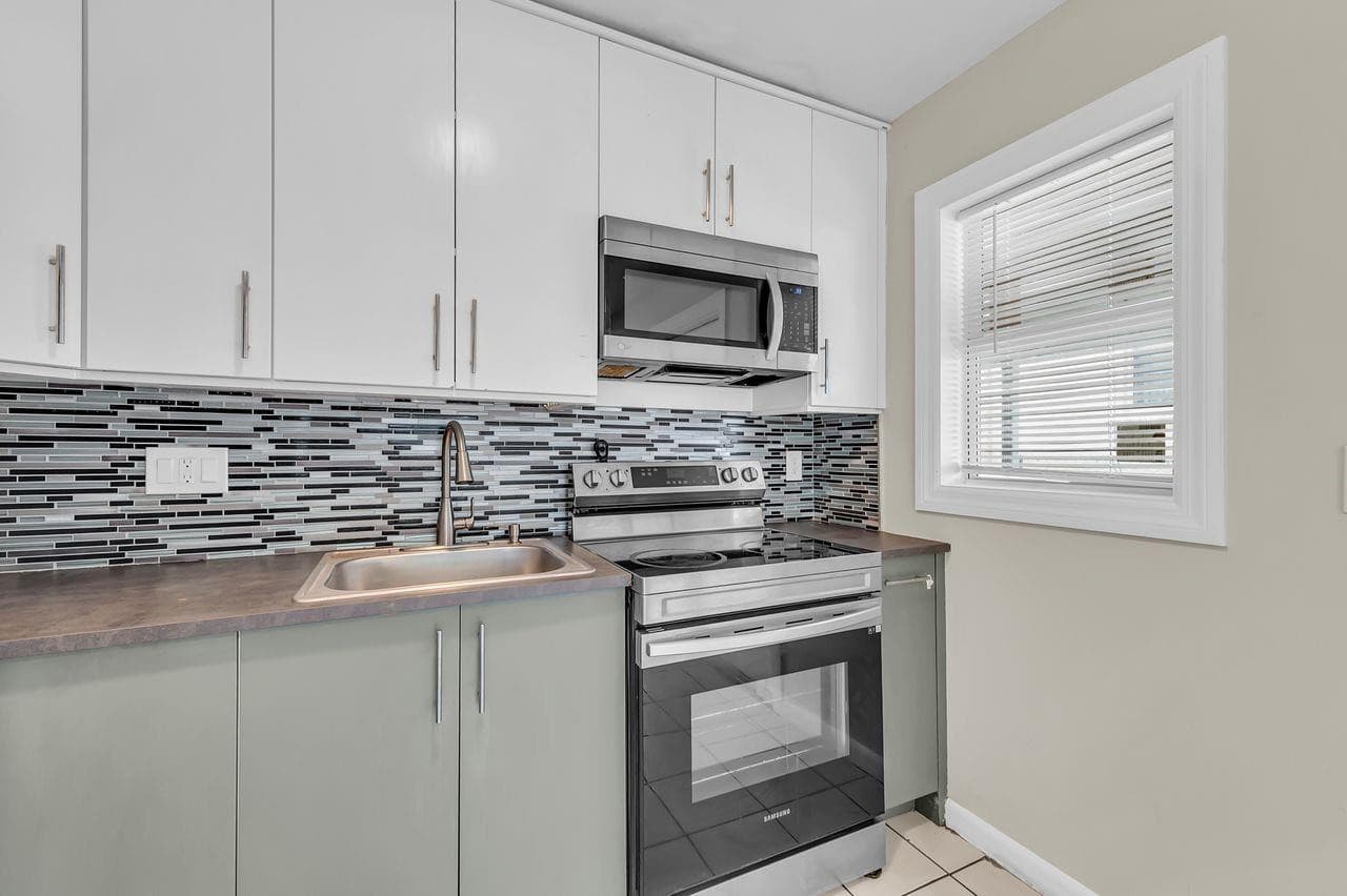 728 20th Street, West Palm Beach, FL 33407 — photo 15 of 31