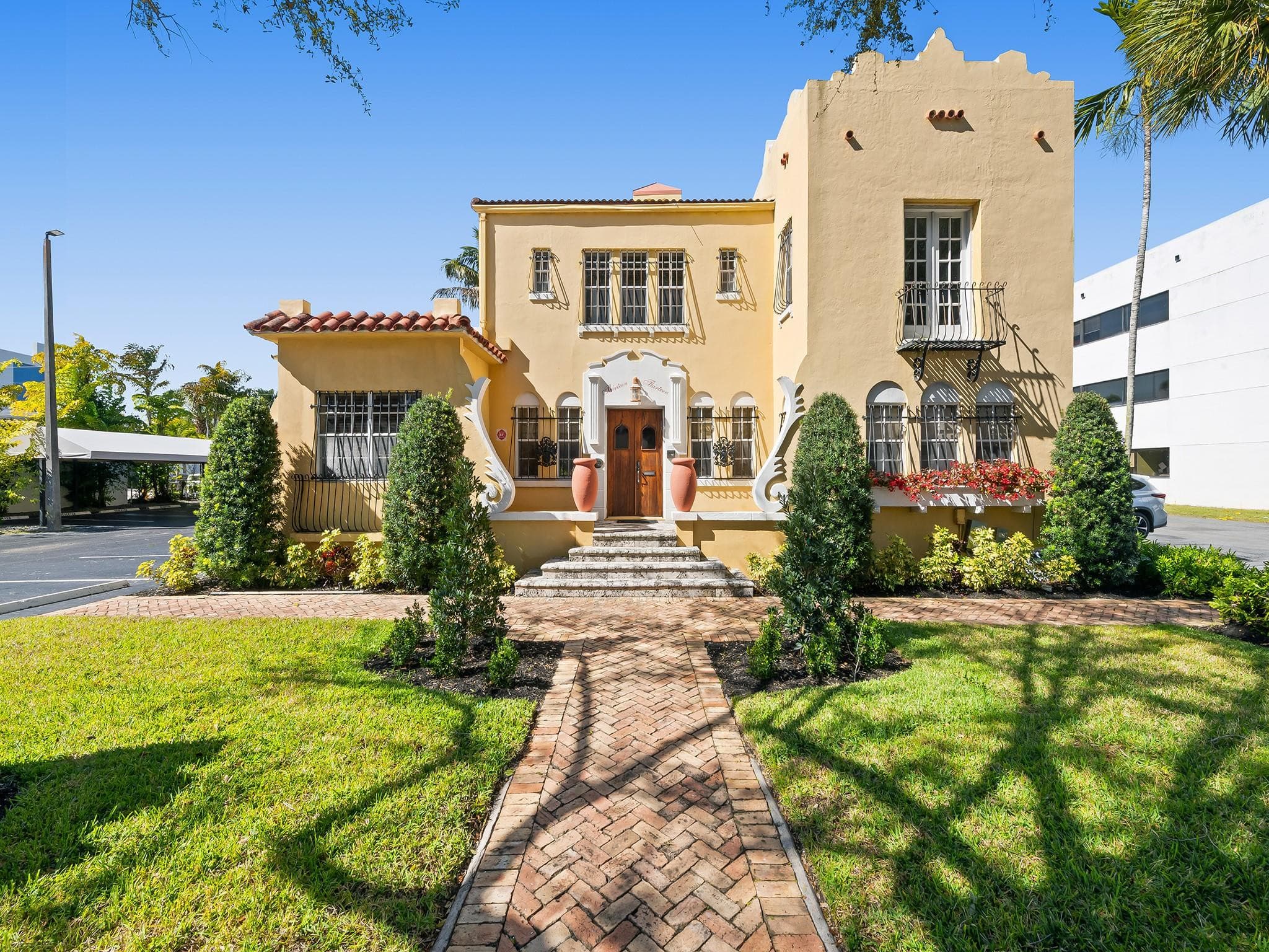 1313 S Andrews Avenue, Fort Lauderdale, FL 33316 — photo 1 of 19