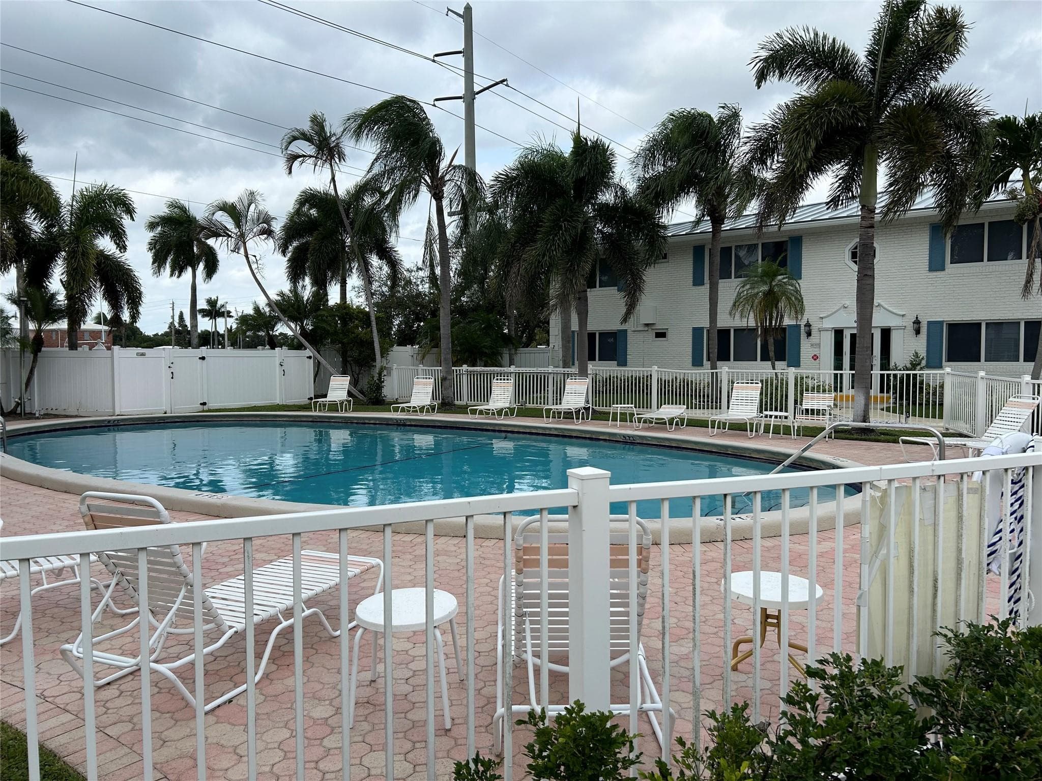 6263 NE 19th Avenue 906, Fort Lauderdale, FL 33308 — photo 1 of 19